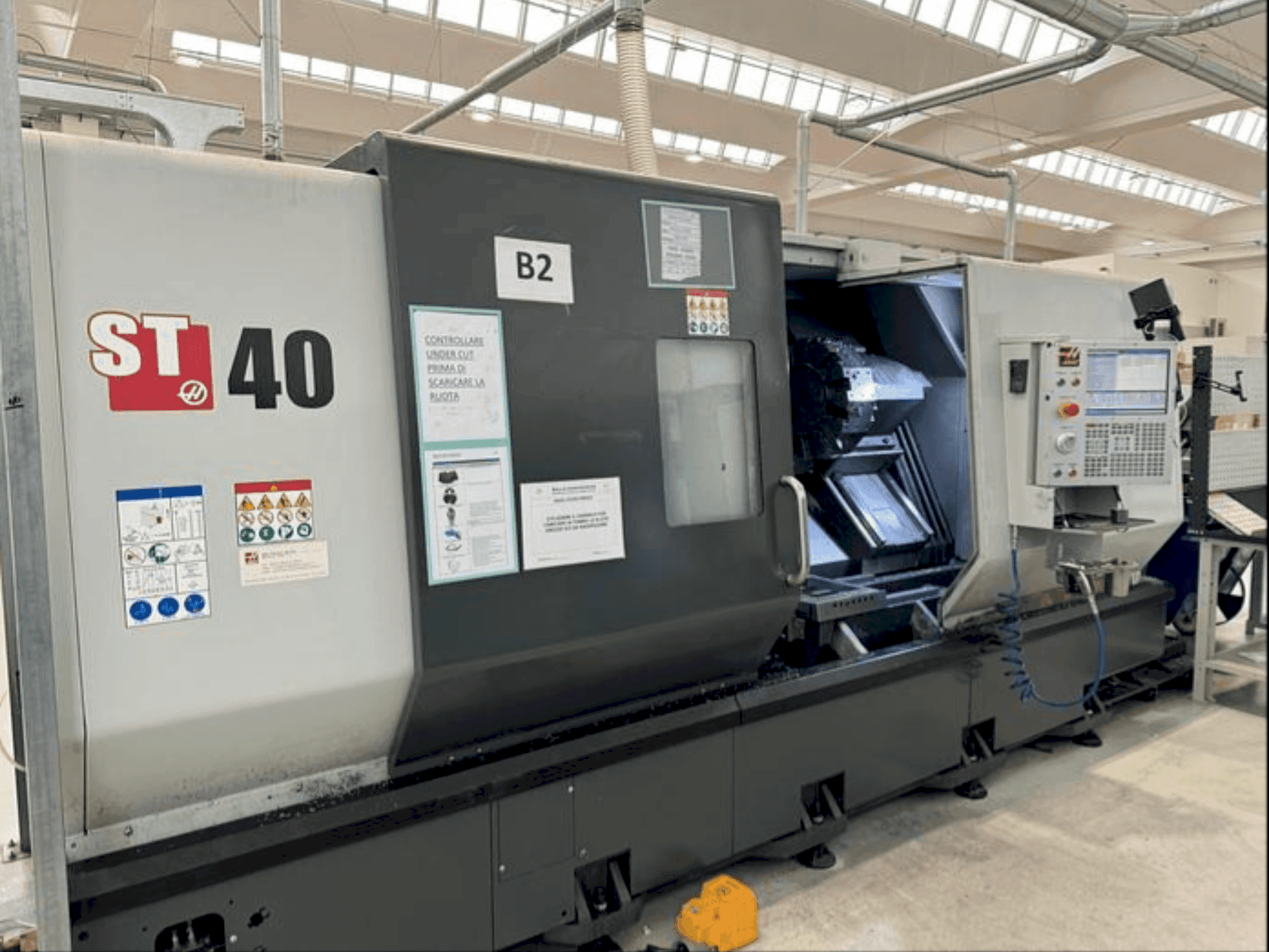 Mašīnas HAAS ST40  pretskats