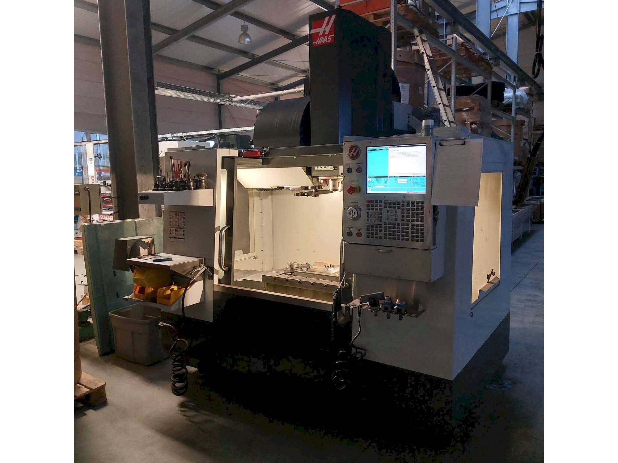 Mašīnas HAAS VM-2  pretskats