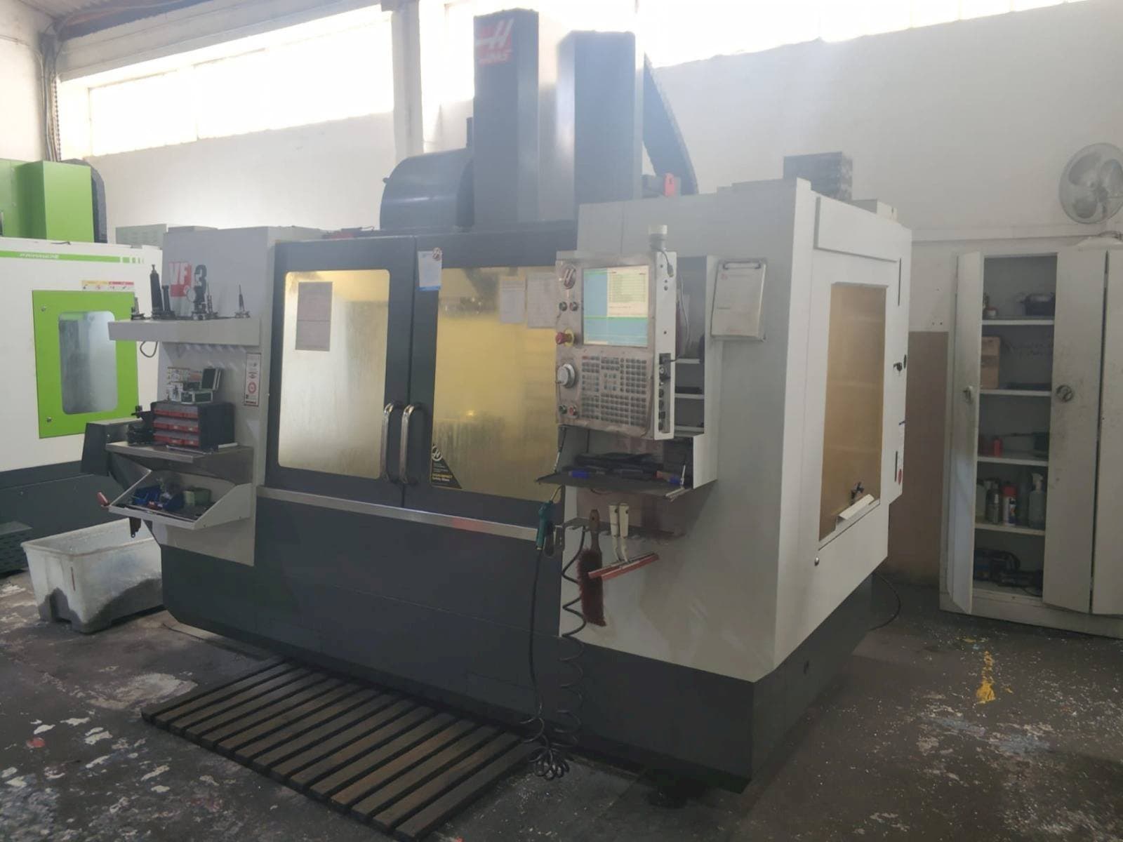 Mašīnas HAAS VF-3  pretskats