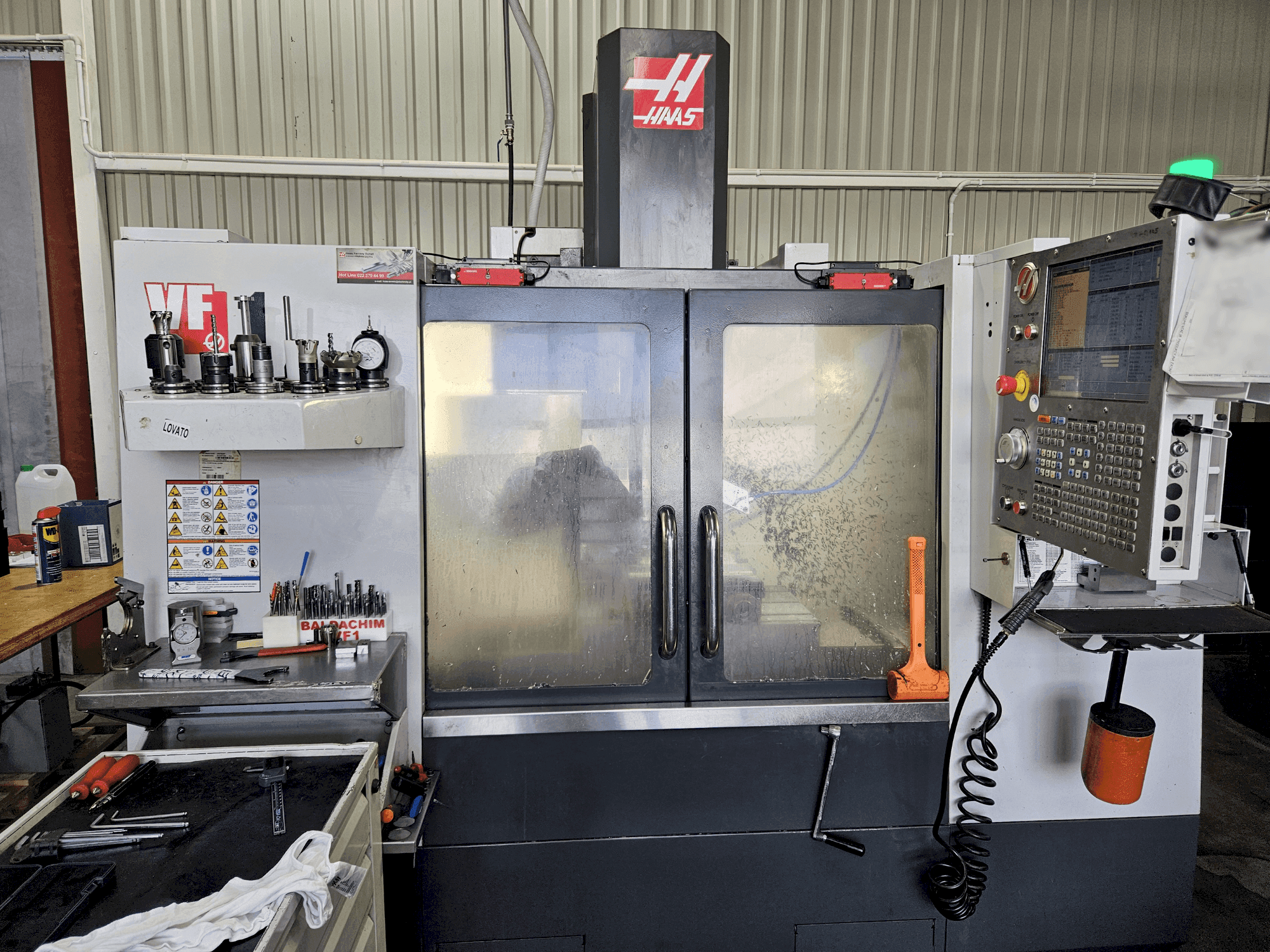 Mašīnas HAAS VF-1  pretskats