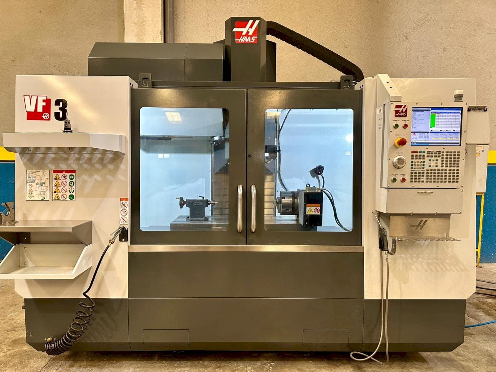 Mašīnas HAAS VF-3  pretskats