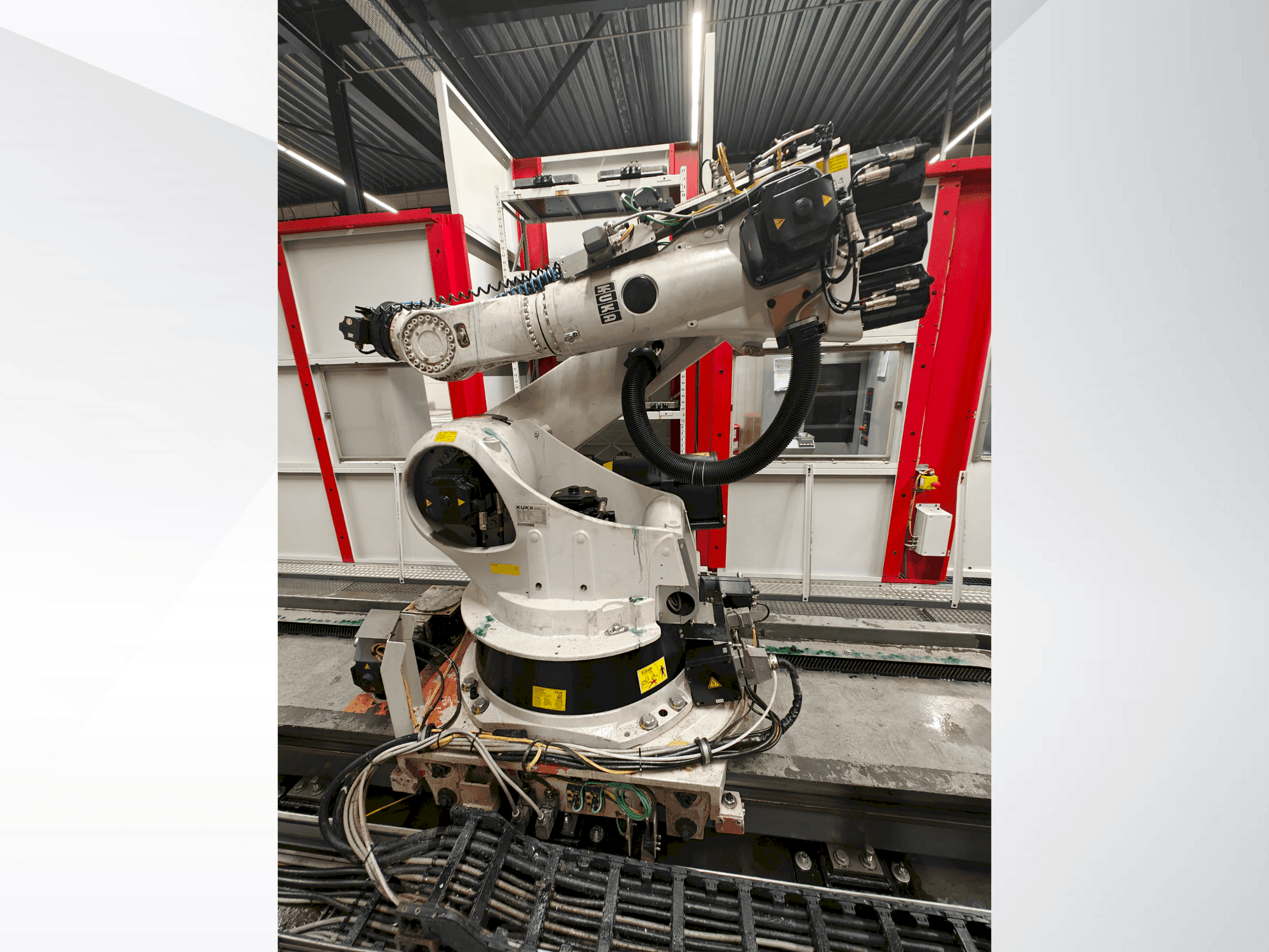 Mašīnas KUKA KR 270-2 pretskats