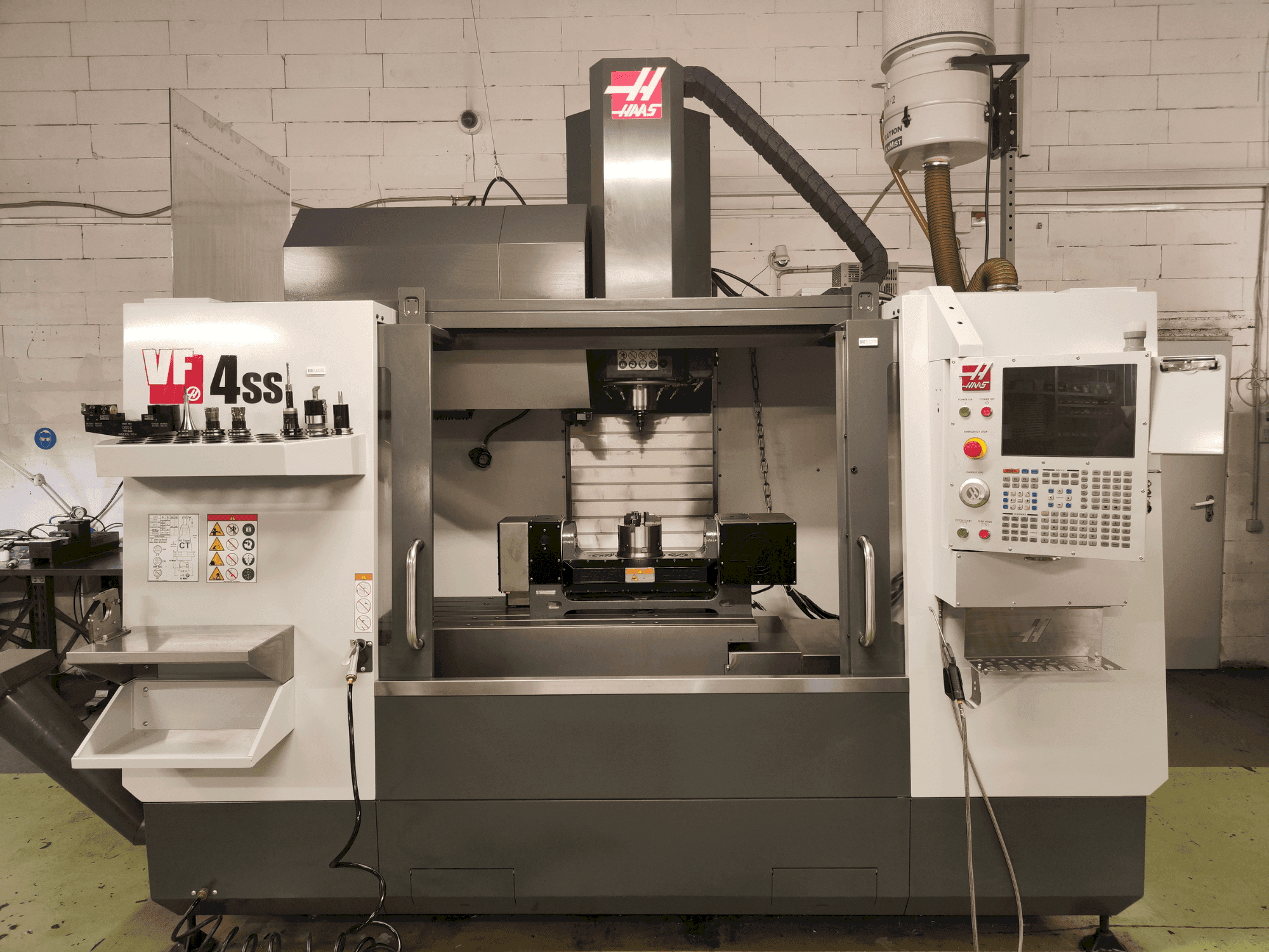 Mašīnas HAAS VF-4SS pretskats