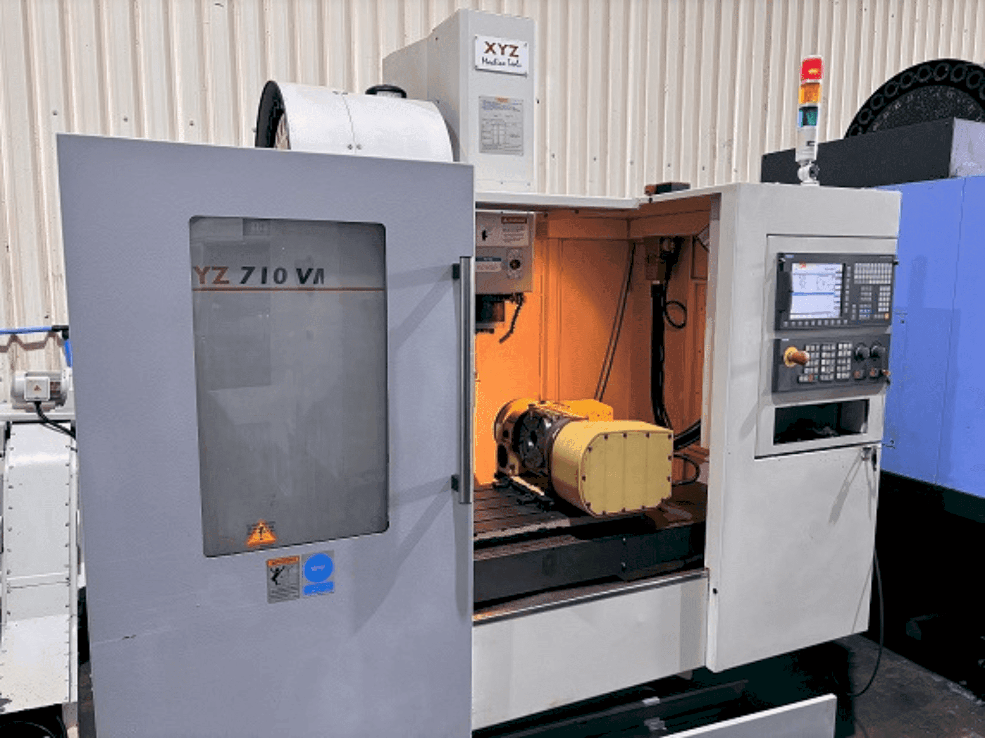 Mašīnas XYZ 710 VMC pretskats