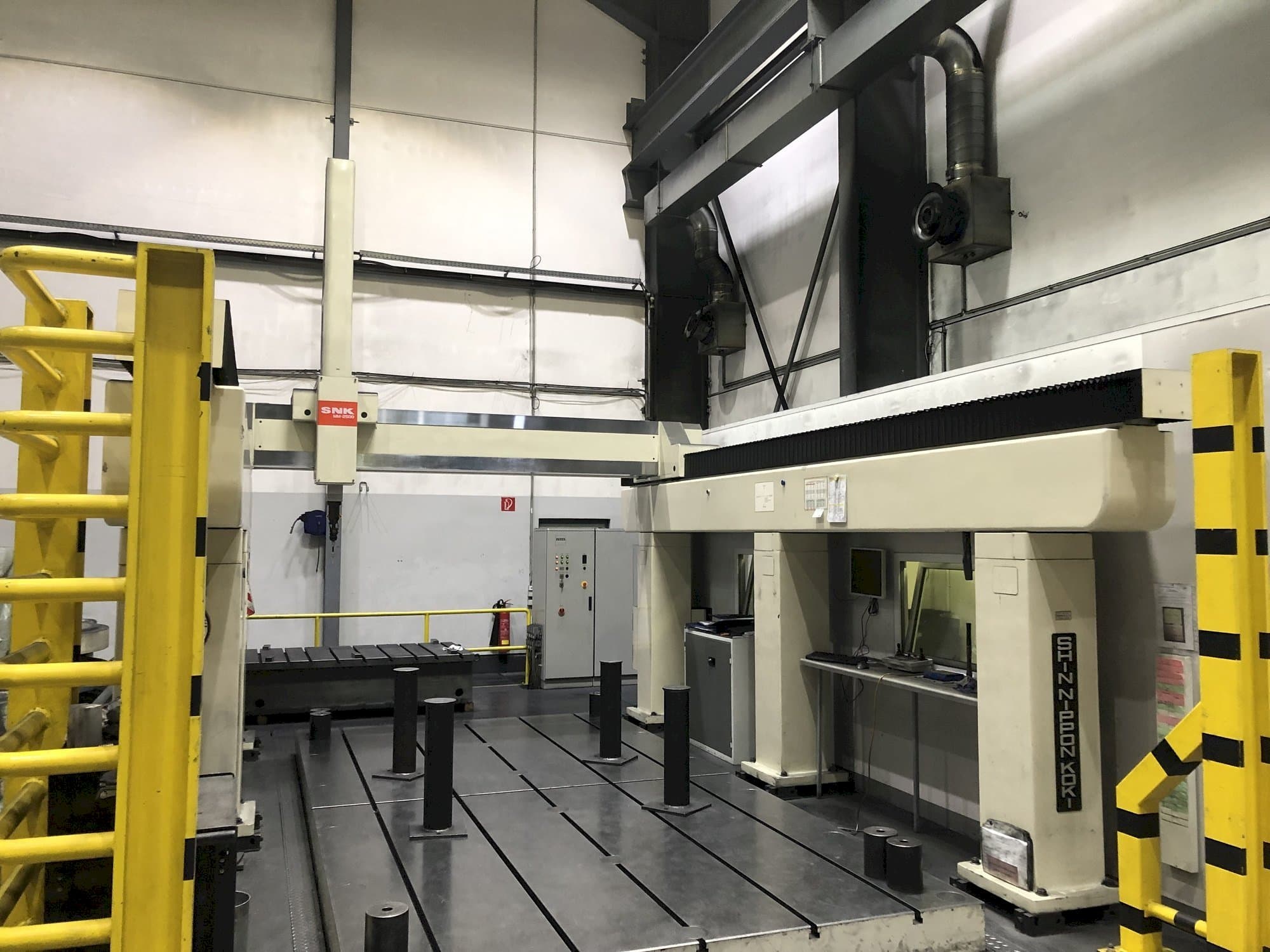 Mašīnas SNK MM2500 pretskats