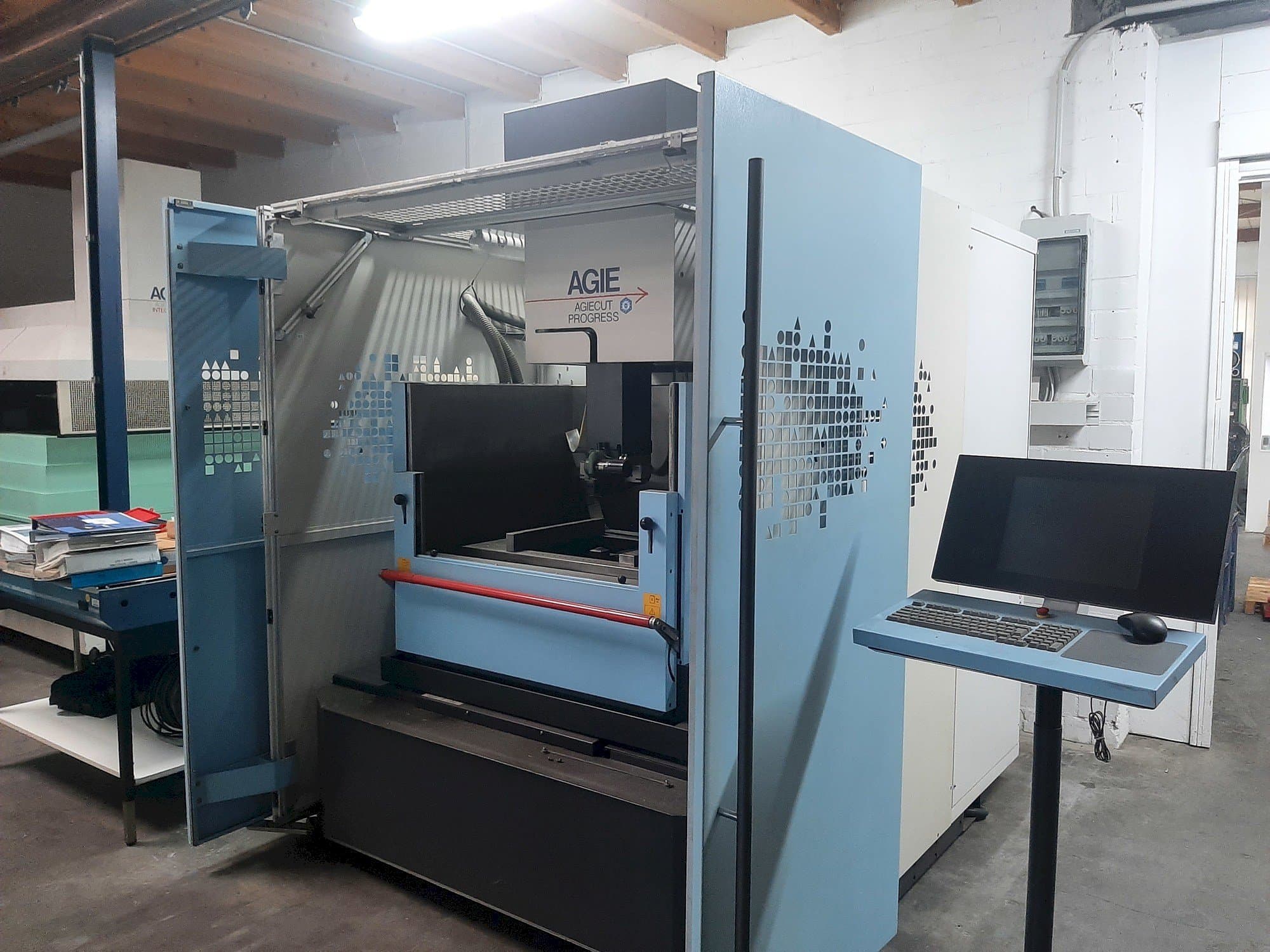 Mašīnas AGIE Agiecut Progress 3 pretskats