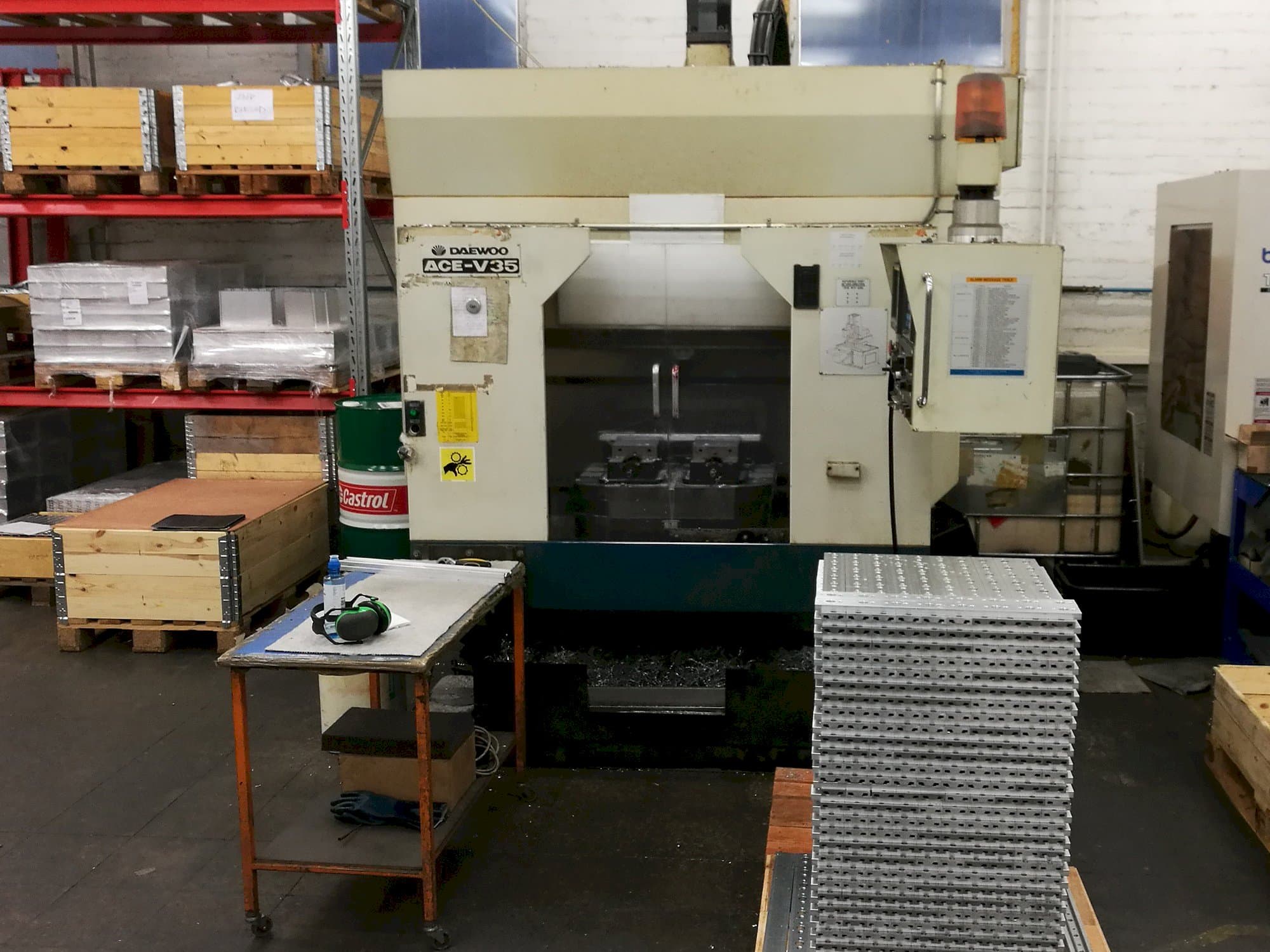 Mašīnas DAEWOO ACE V-35 pretskats