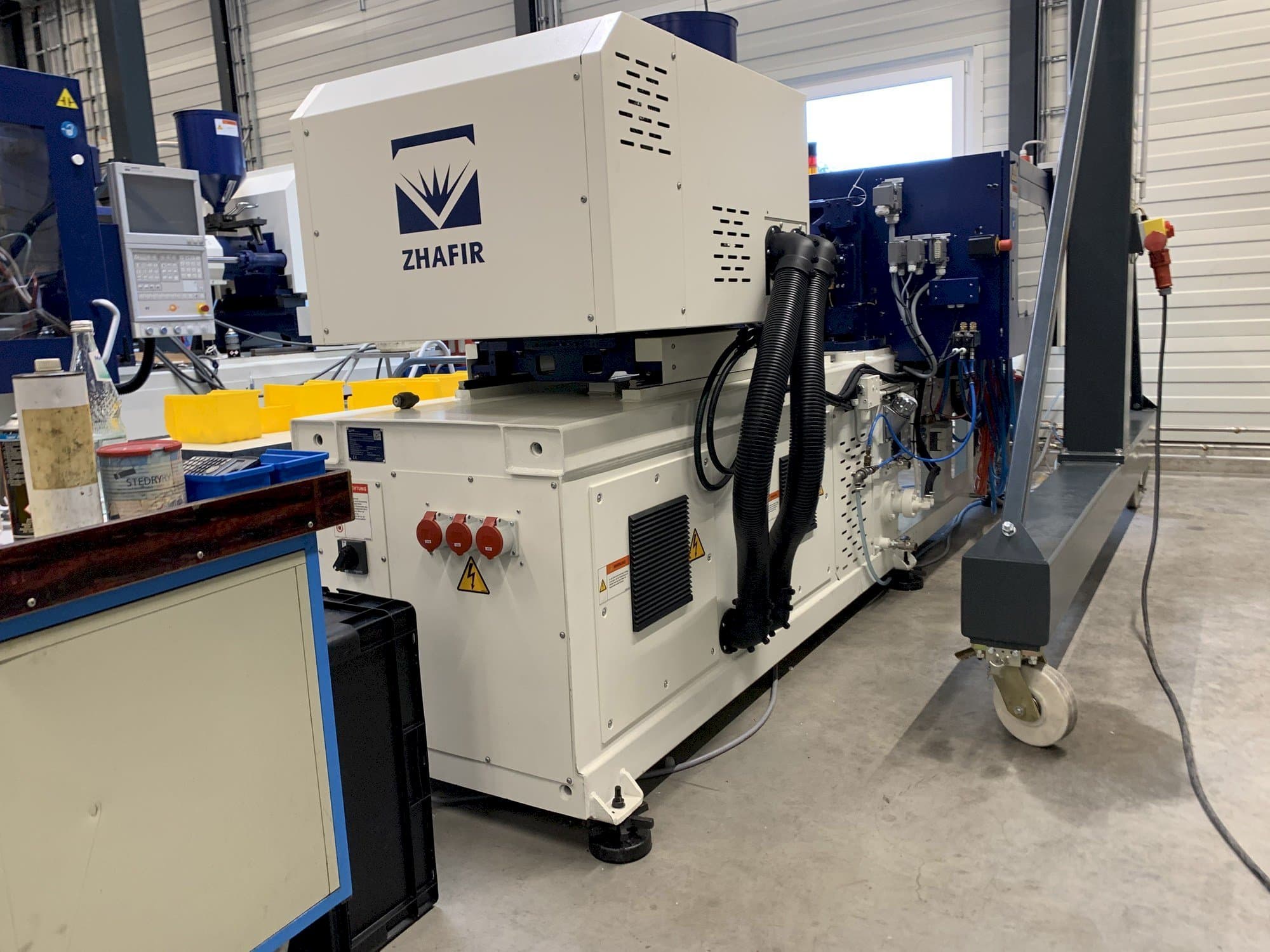 Mašīnas ZHAFIR ZERES 600 Haitian kreisās malas skats