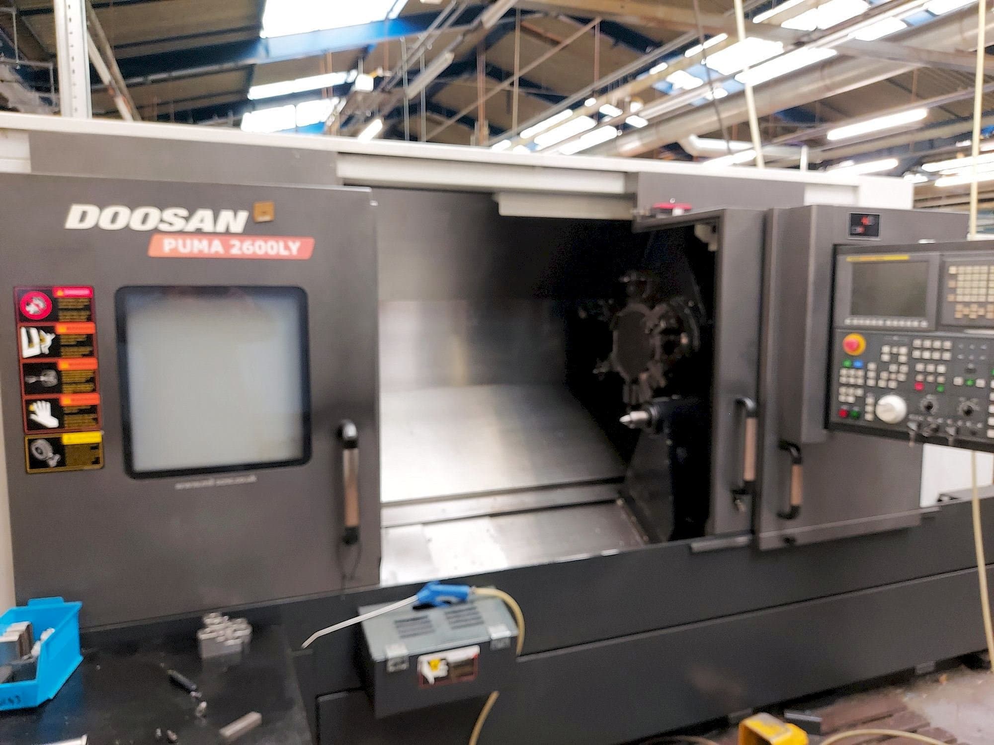 Mašīnas Doosan Puma 2600LY pretskats