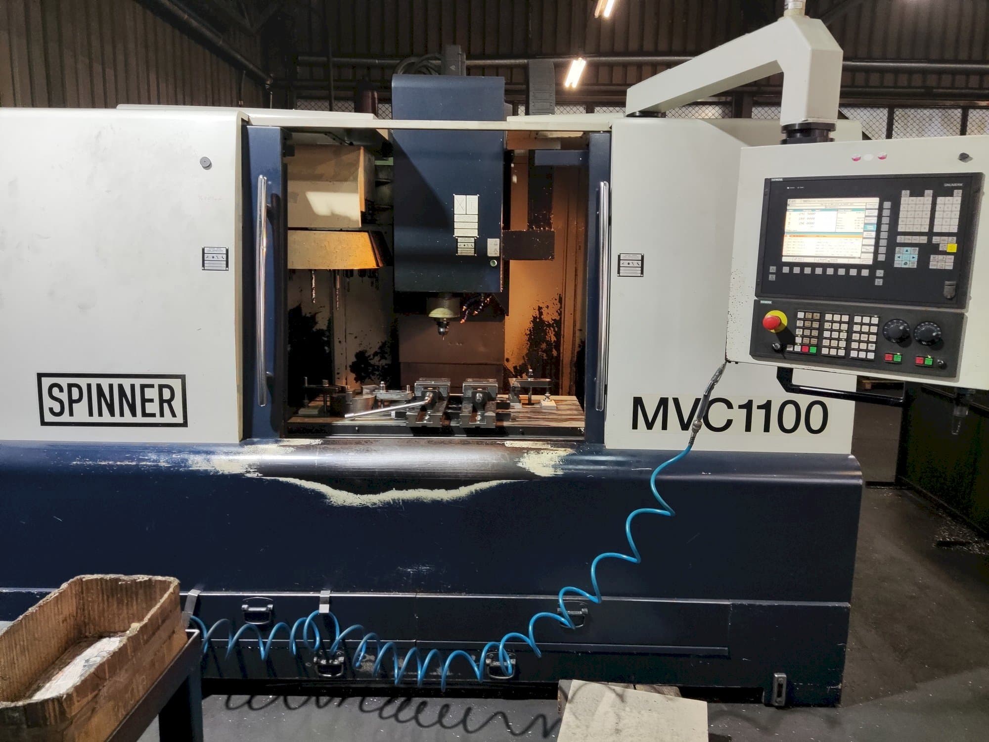 Mašīnas SPINNER MVC-1100 pretskats