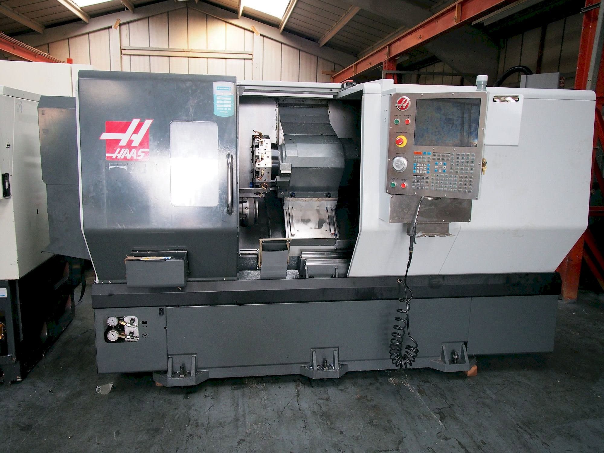 Mašīnas HAAS ST-30 pretskats