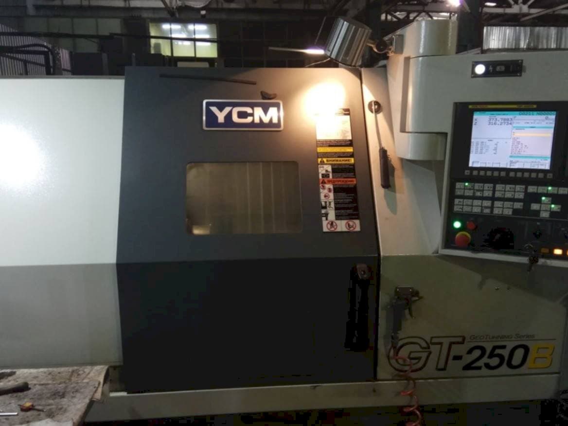 Mašīnas YCM GT250B pretskats