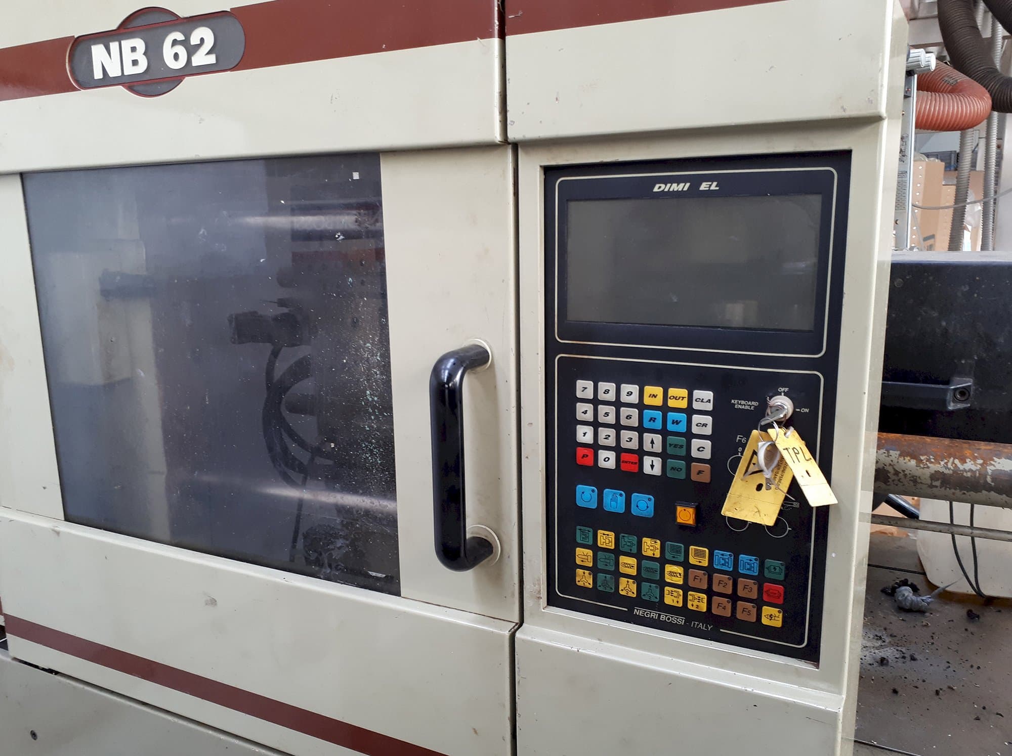 Mašīnas Negri Bossi skats NB 62 no labās puses