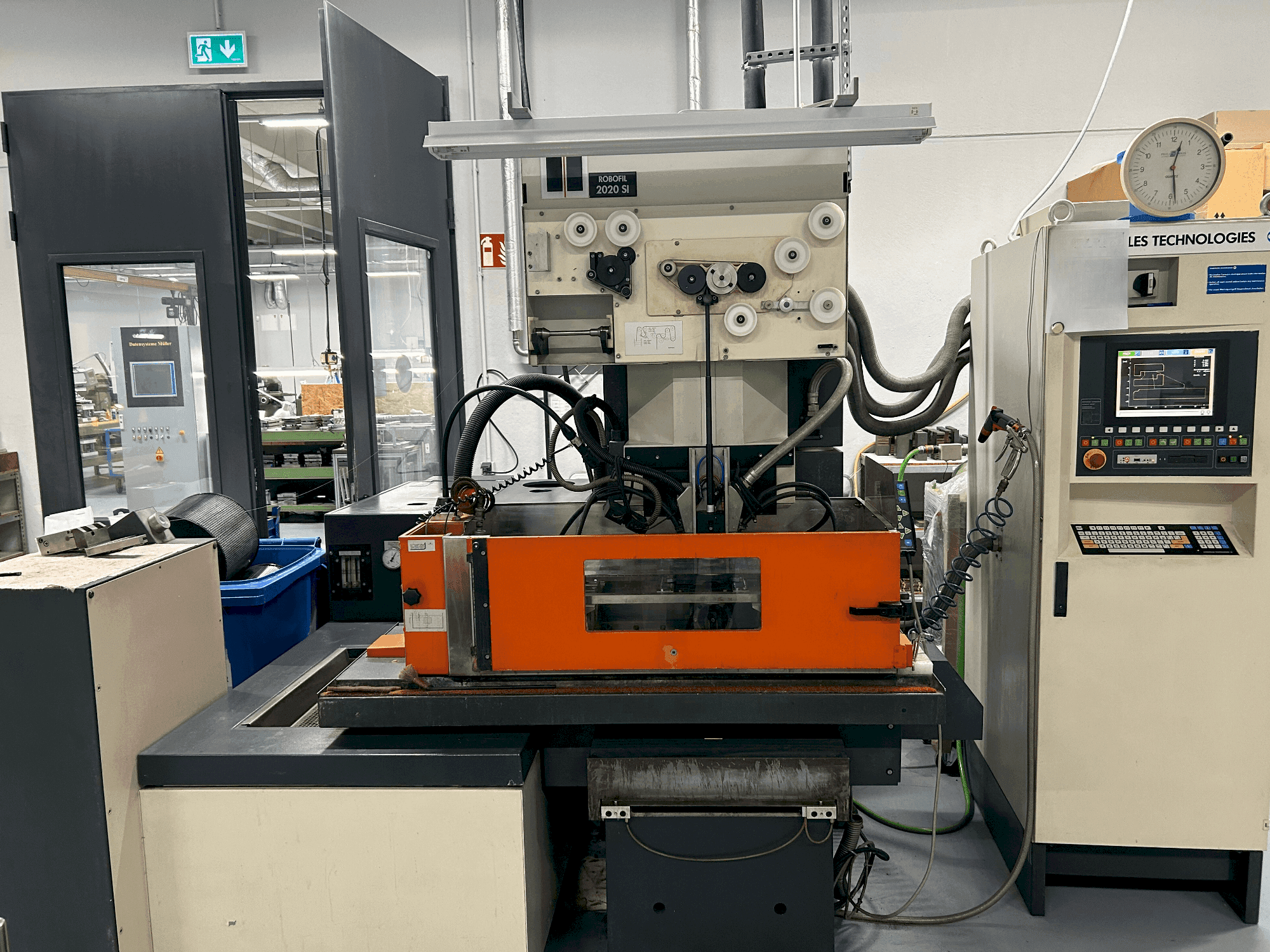 Mašīnas CHARMILLES ROBOFIL 2020 SI pretskats