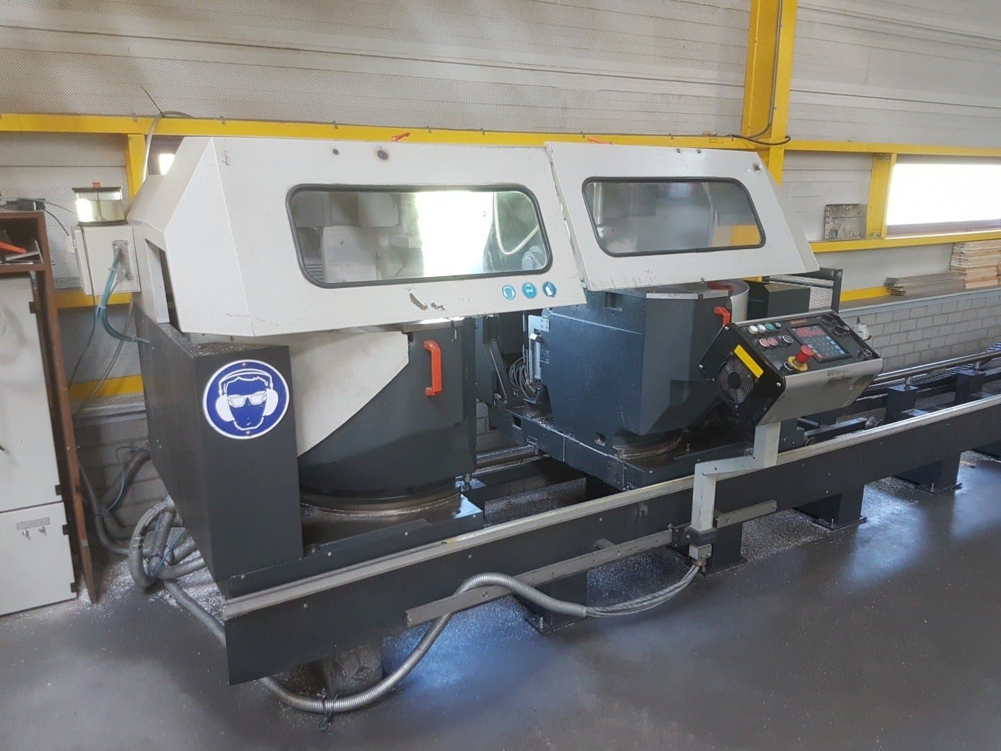 Mašīnas Elumatec DG 244 pretskats