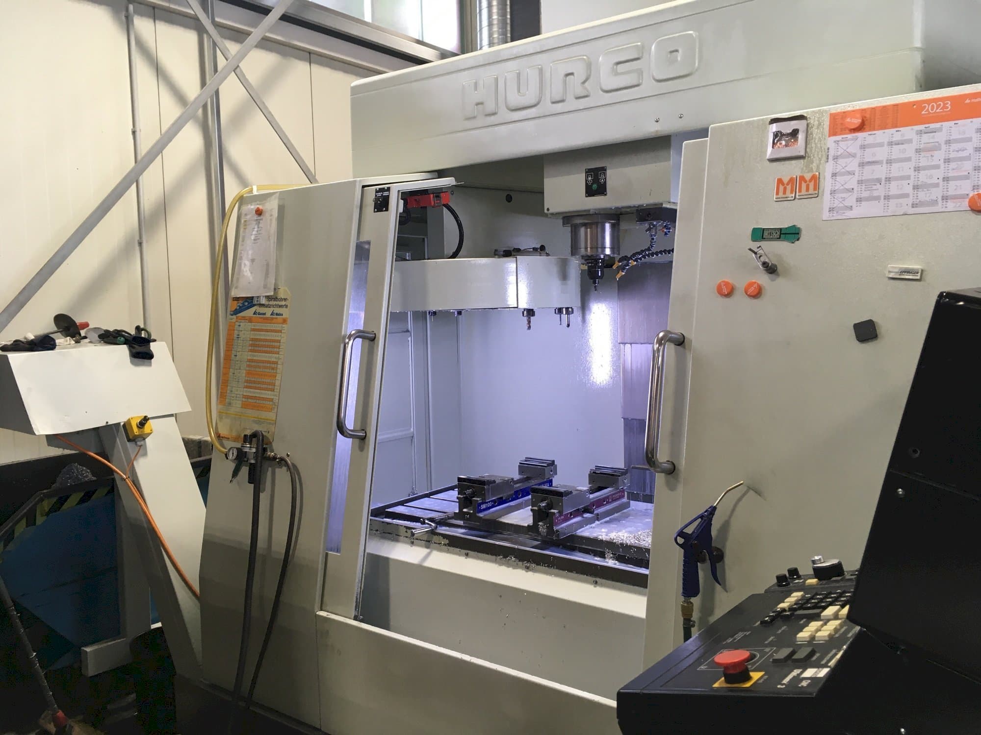 Mašīnas Hurco BAC 30 HTM pretskats