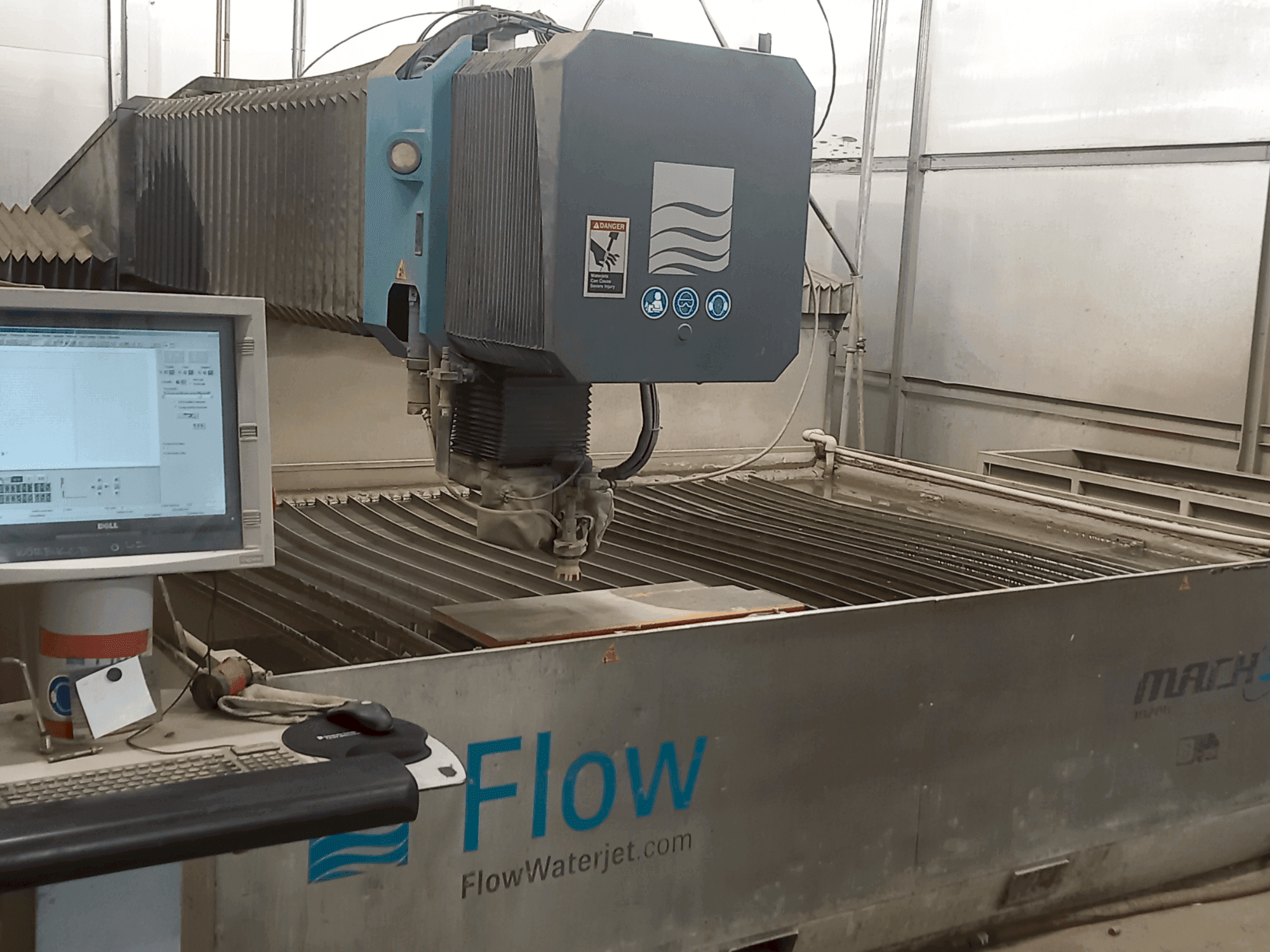 Mašīnas Flow Mach 3-3020b pretskats