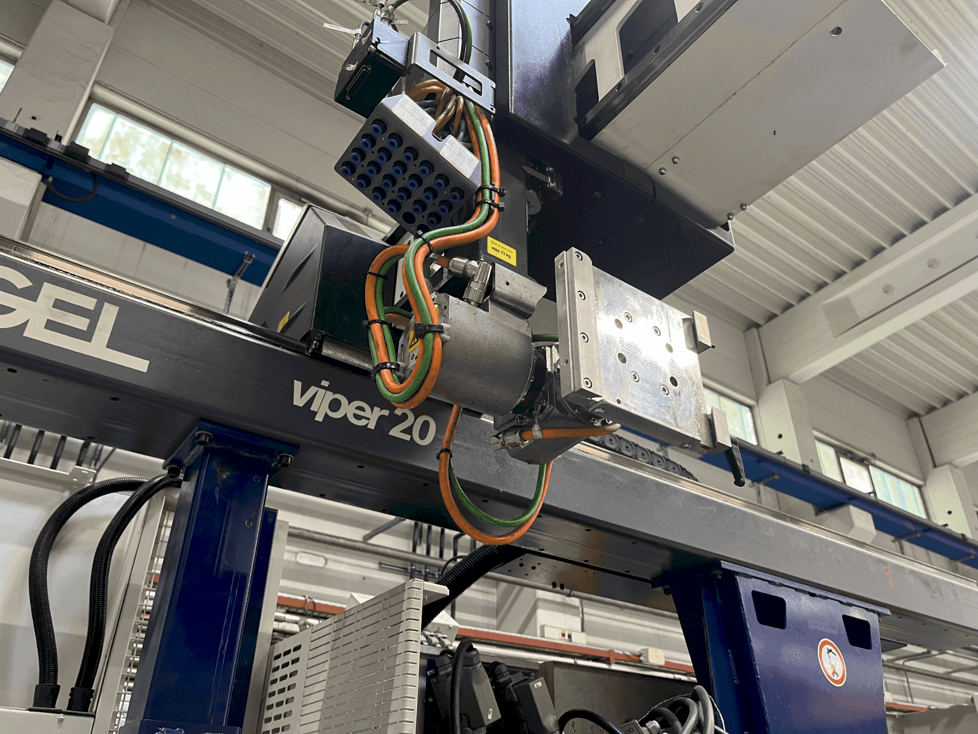 Mašīnas Engel Viper 20 pretskats