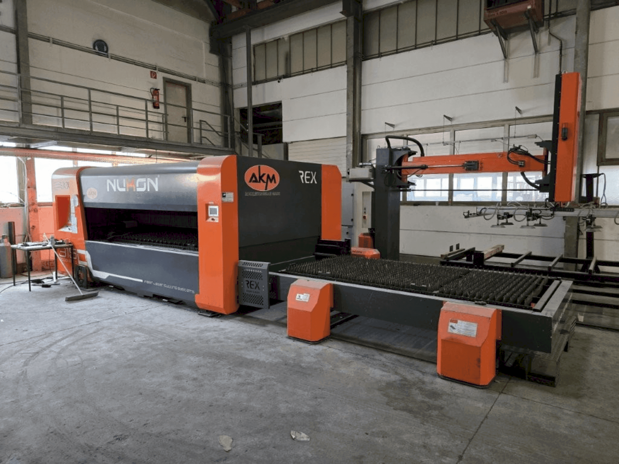 Mašīnas NUKON Rex 315  pretskats