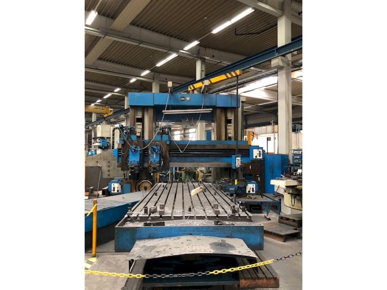 Mašīnas SHV FELD12 Q251 pretskats