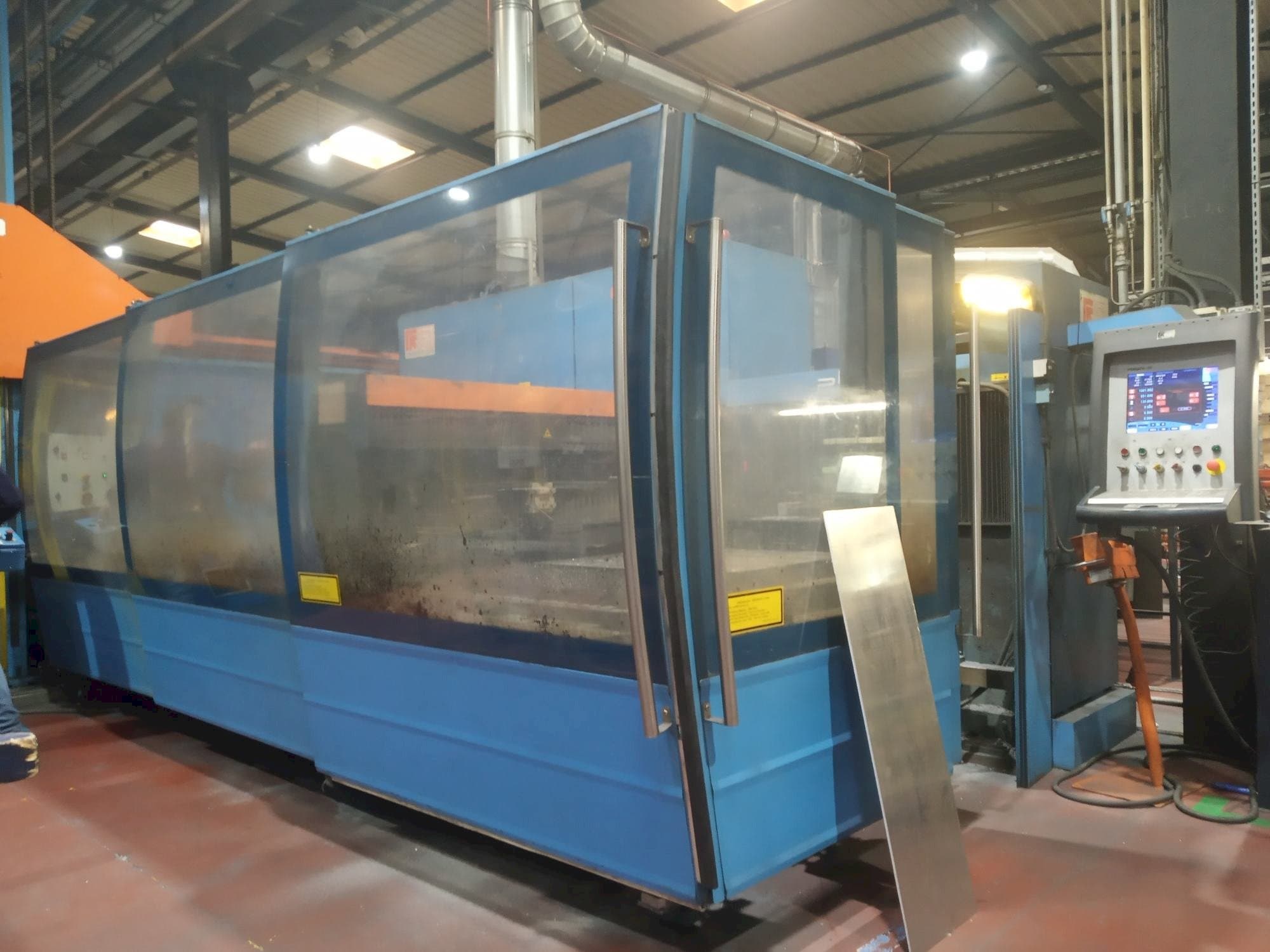 Mašīnas Prima Power Platino 1530 skats no kreisās puses