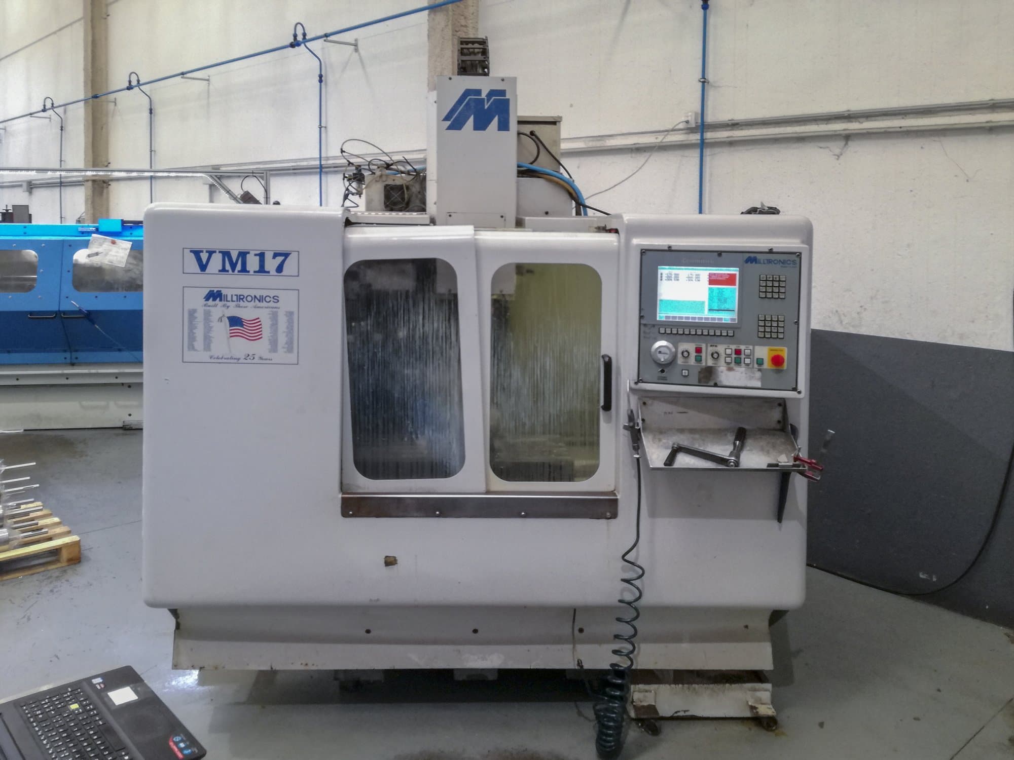 Mašīnas MILLTRONICS VM 17 pretskats