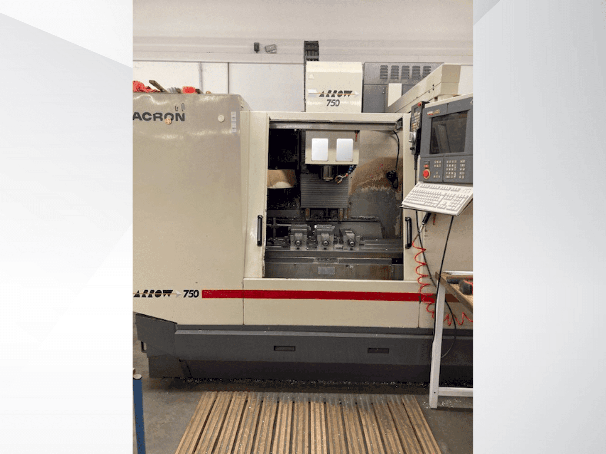 Mašīnas Cincinnati Milacron Arrow 750 pretskats
