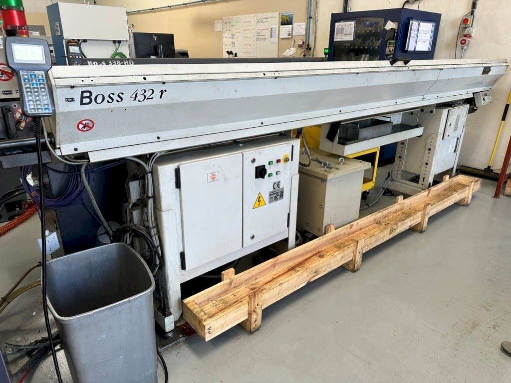 Mašīnas Citizen M-32 skats no kreisās puses