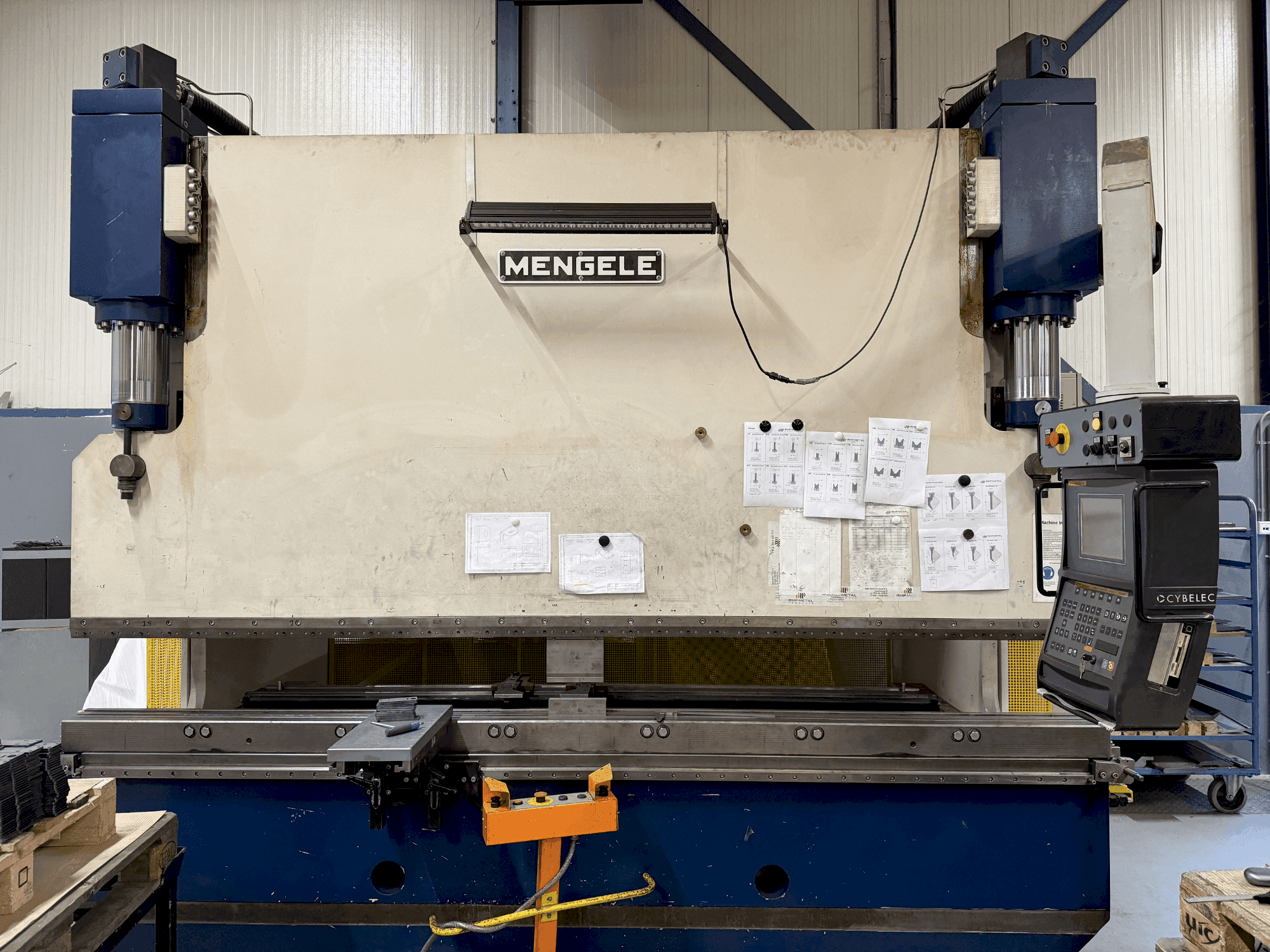 Mašīnas MENGELE HB175-30/35  pretskats