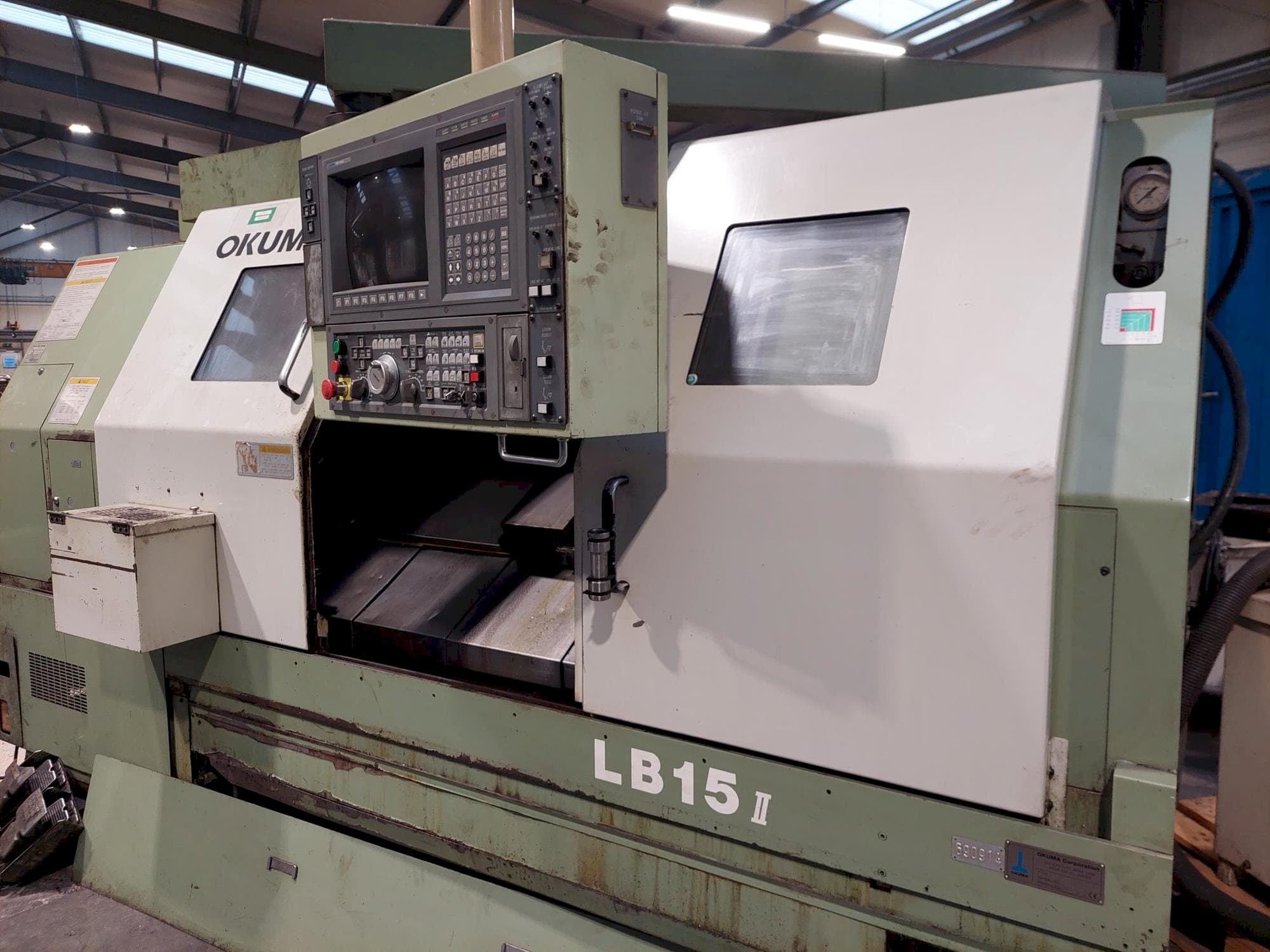 Mašīnas Okuma LB15 pretskats