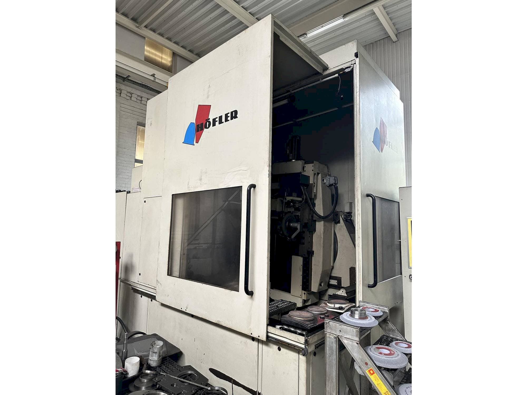 Mašīnas HOFLER NOVA CNC 1000 pretskats