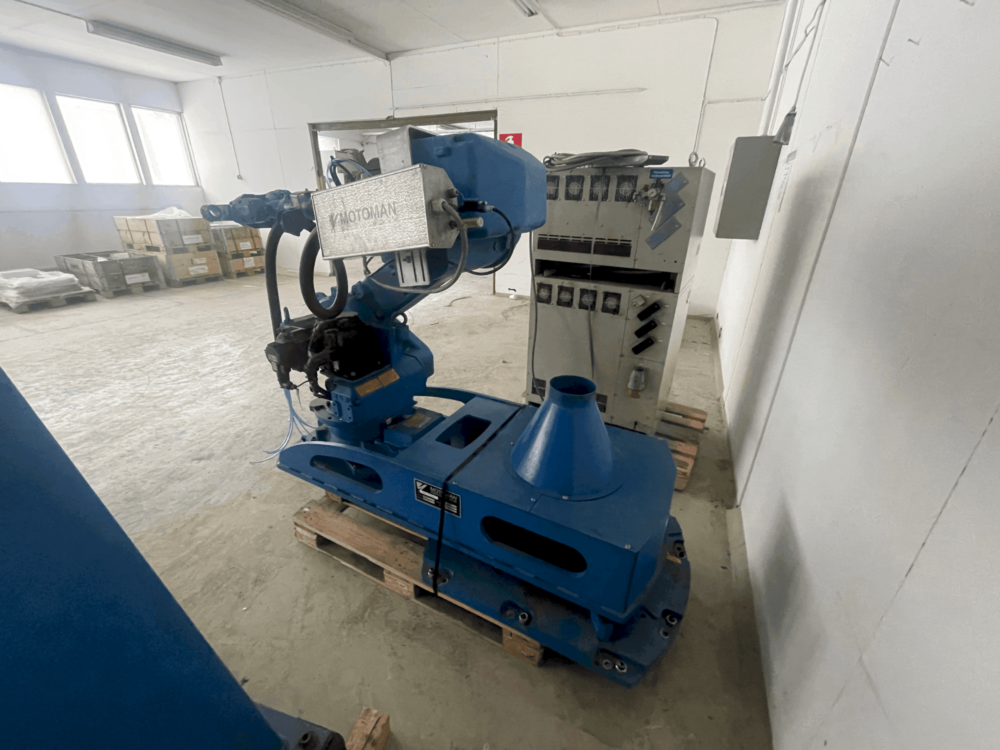 Mašīnas MOTOMAN VST 600 SX pretskats