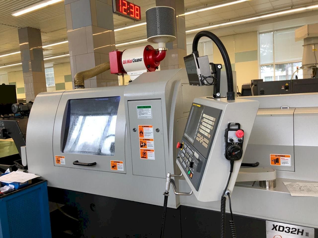 Mašīnas Hanwha XD32H II pretskats