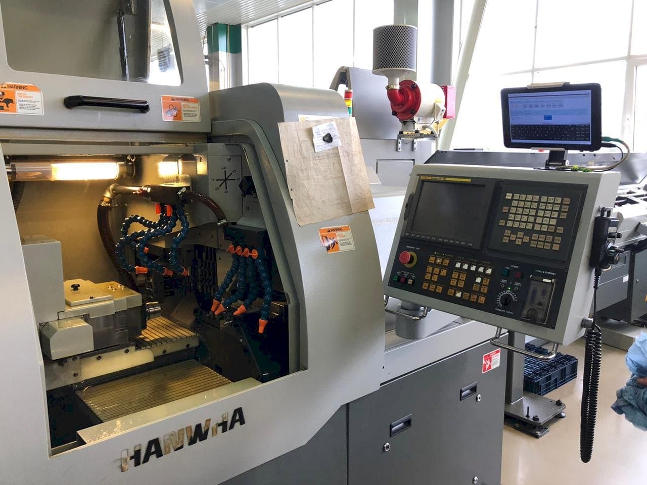 Mašīnas Hanwha XD20H pretskats