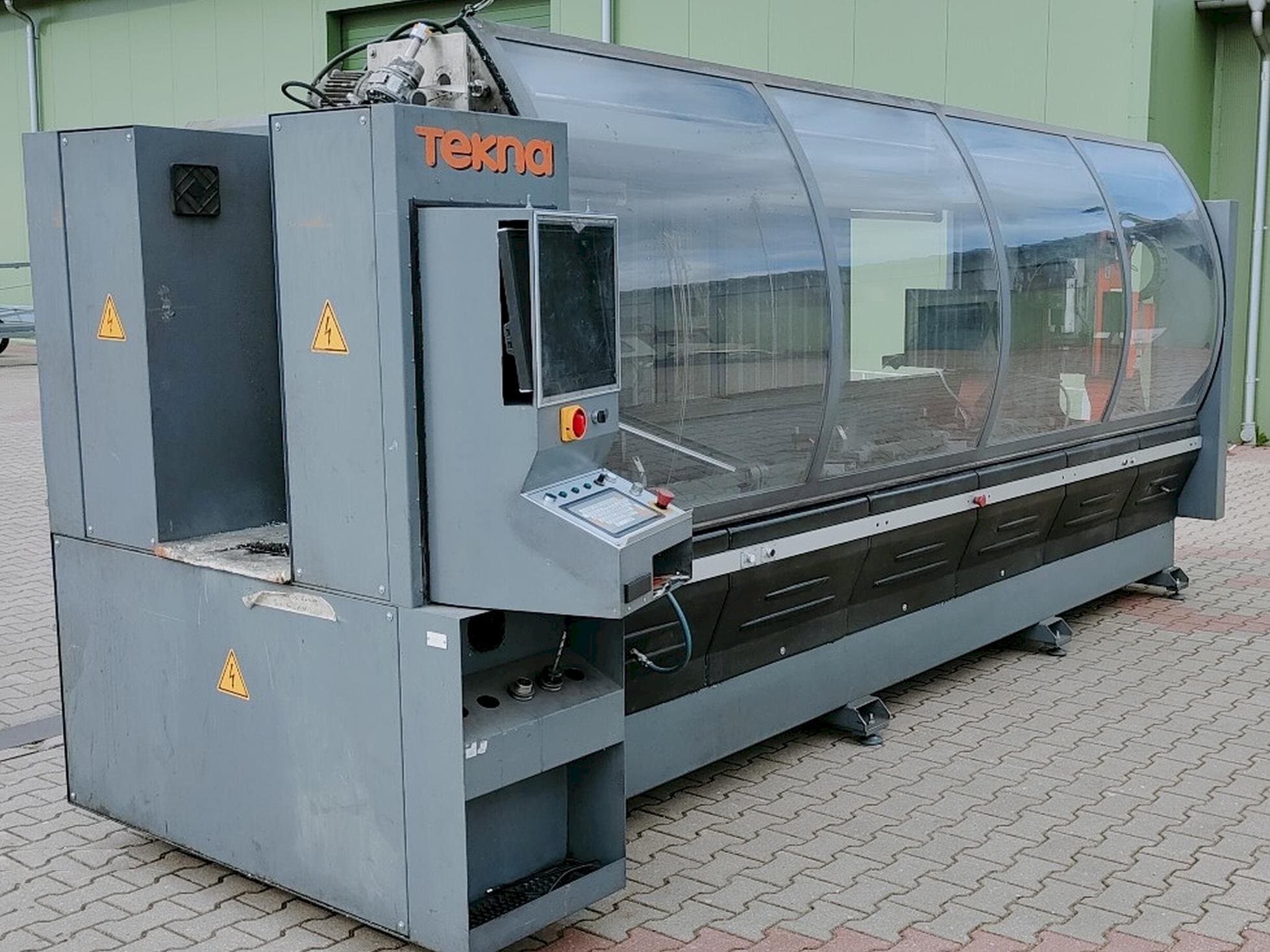 Mašīnas Tekna TK427-3 pretskats