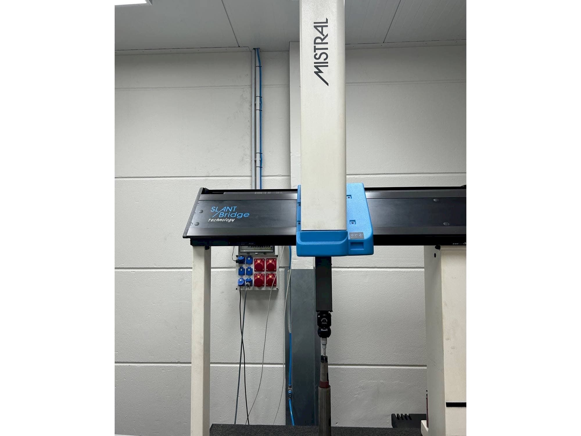 Mašīnas DEA Mistrall pretskats