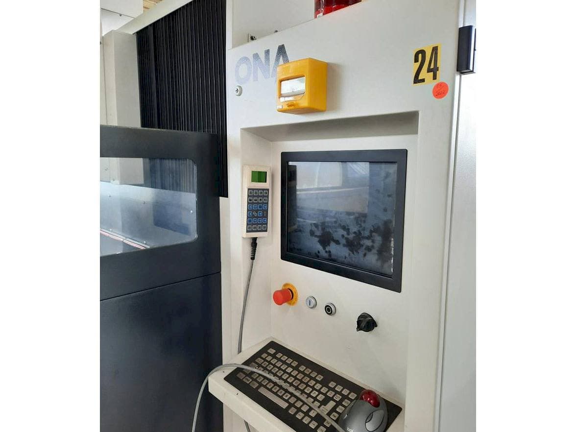 Mašīnas ONA NX4F pretskats