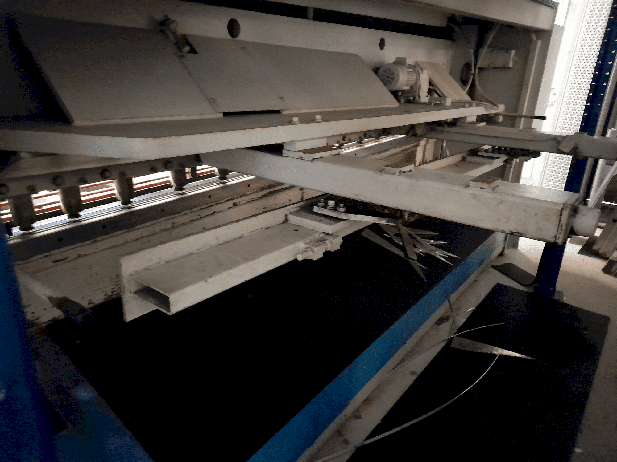 Mašīnas LVD HST 25/6  pretskats