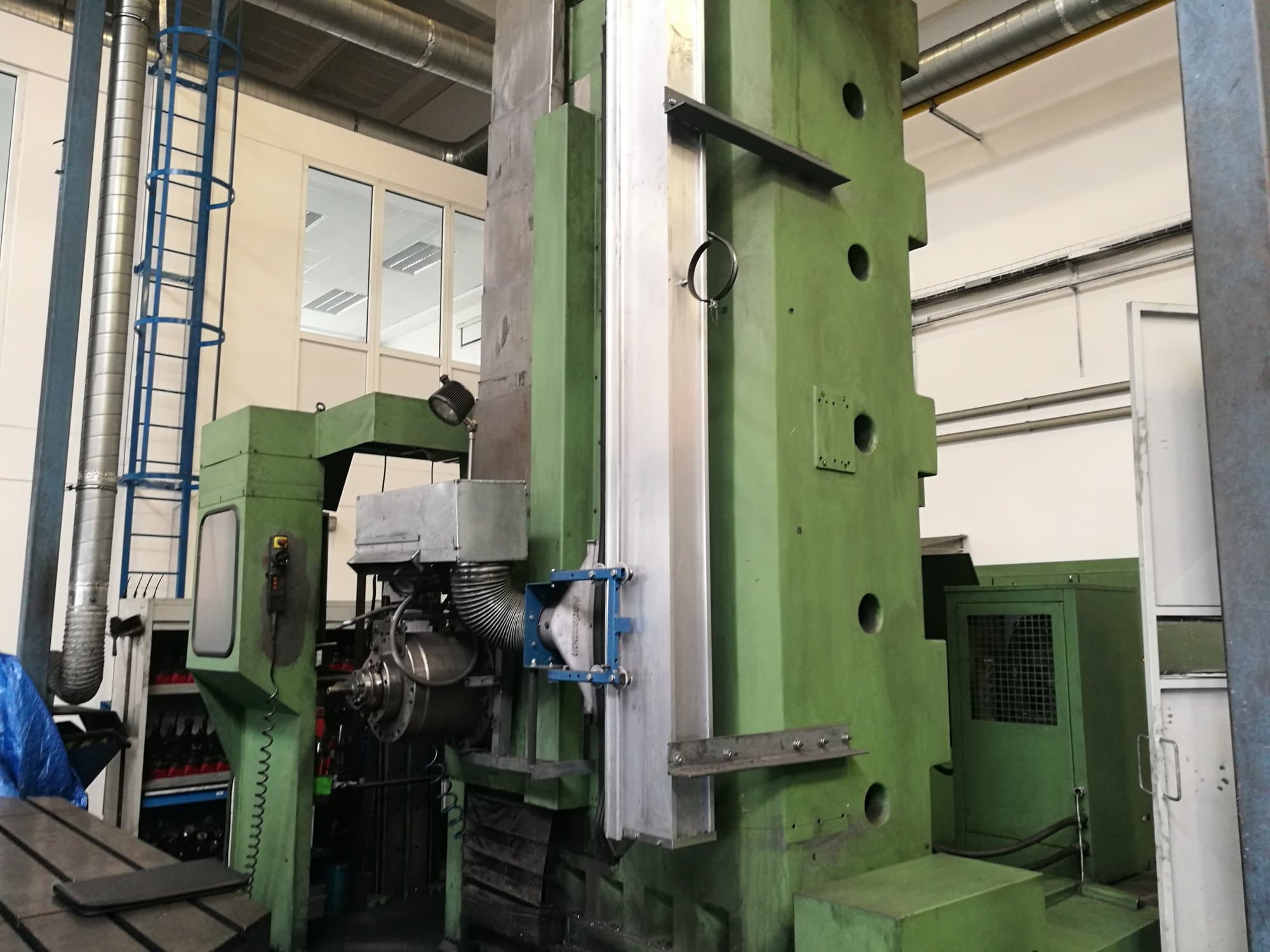 Mašīnas TOS WHN 130  pretskats