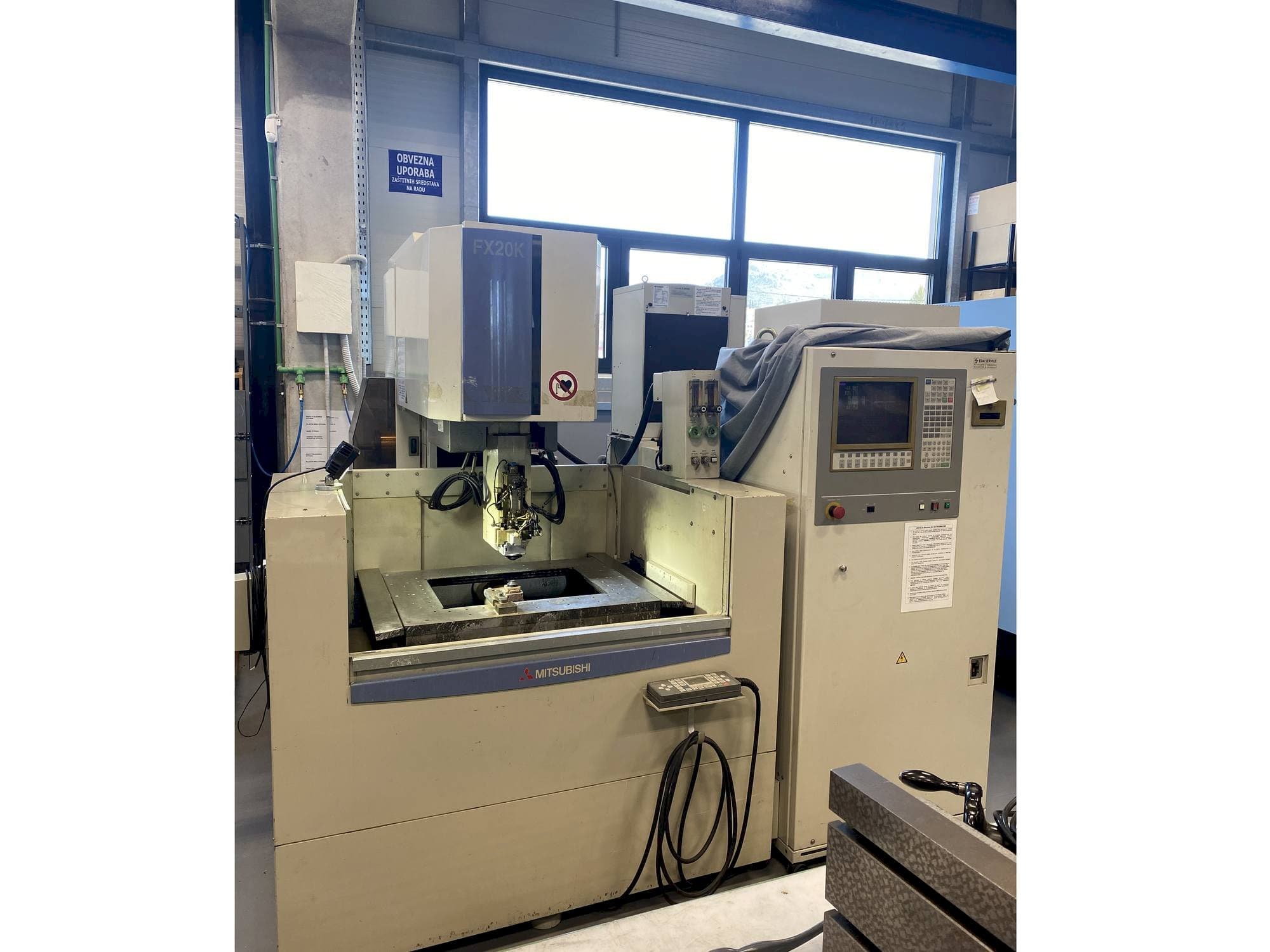 Mašīnas Mitsubishi FX20K pretskats