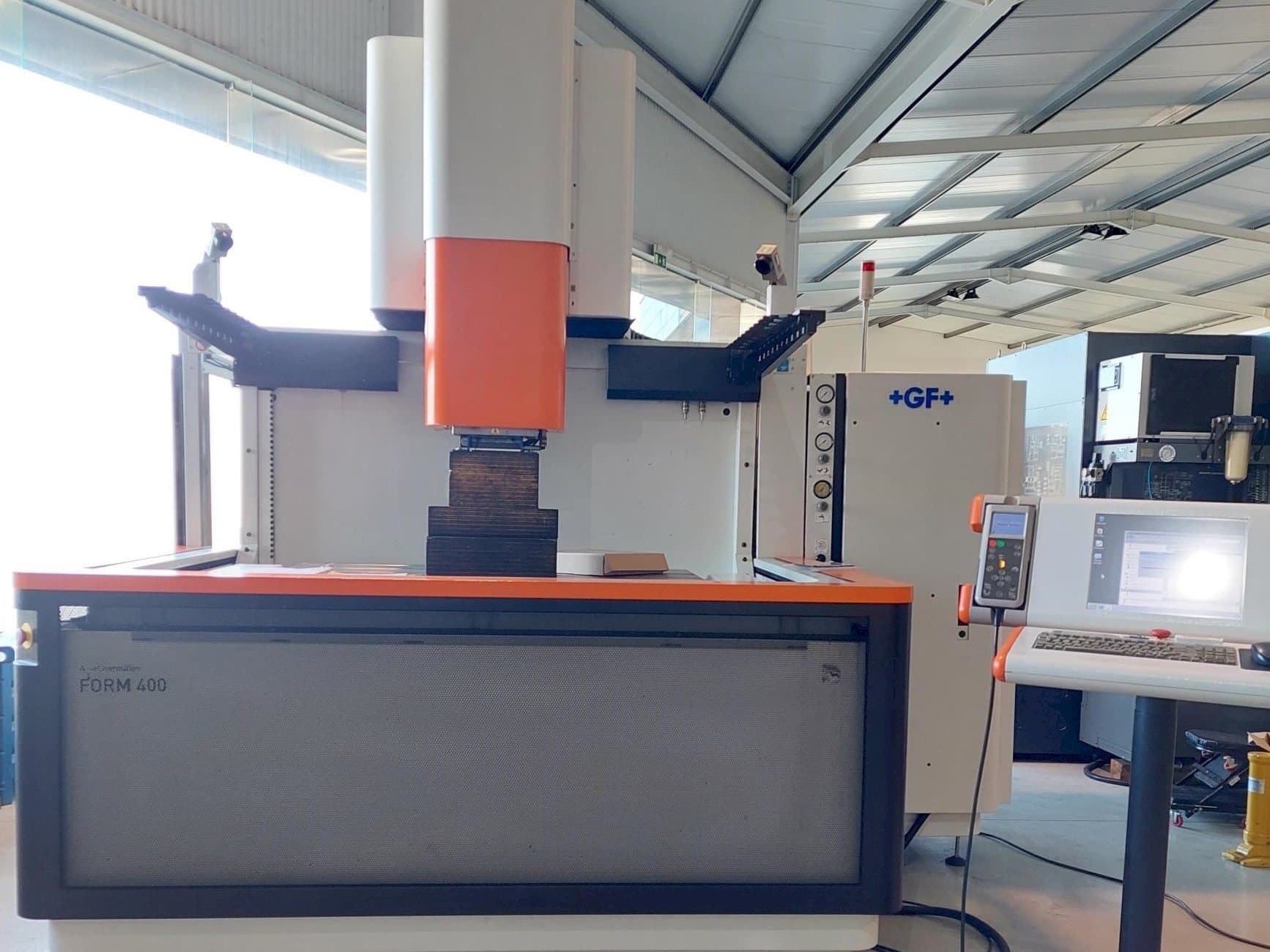 Mašīnas AgieCharmilles FORM 400  pretskats