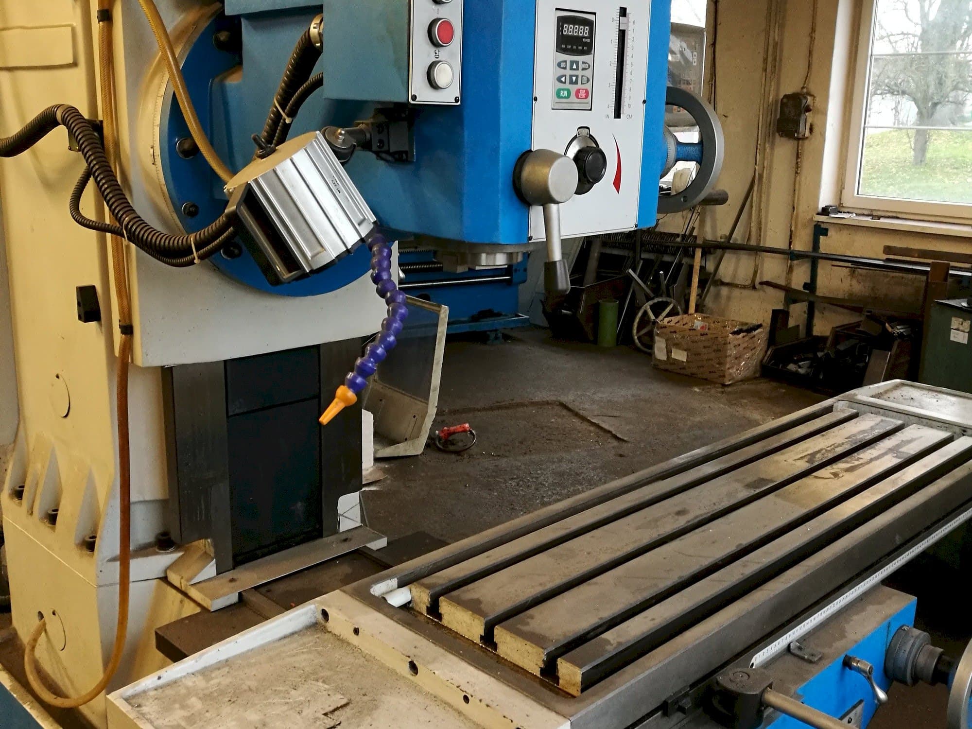 Mašīnas KNUTH KB 1400 pretskats