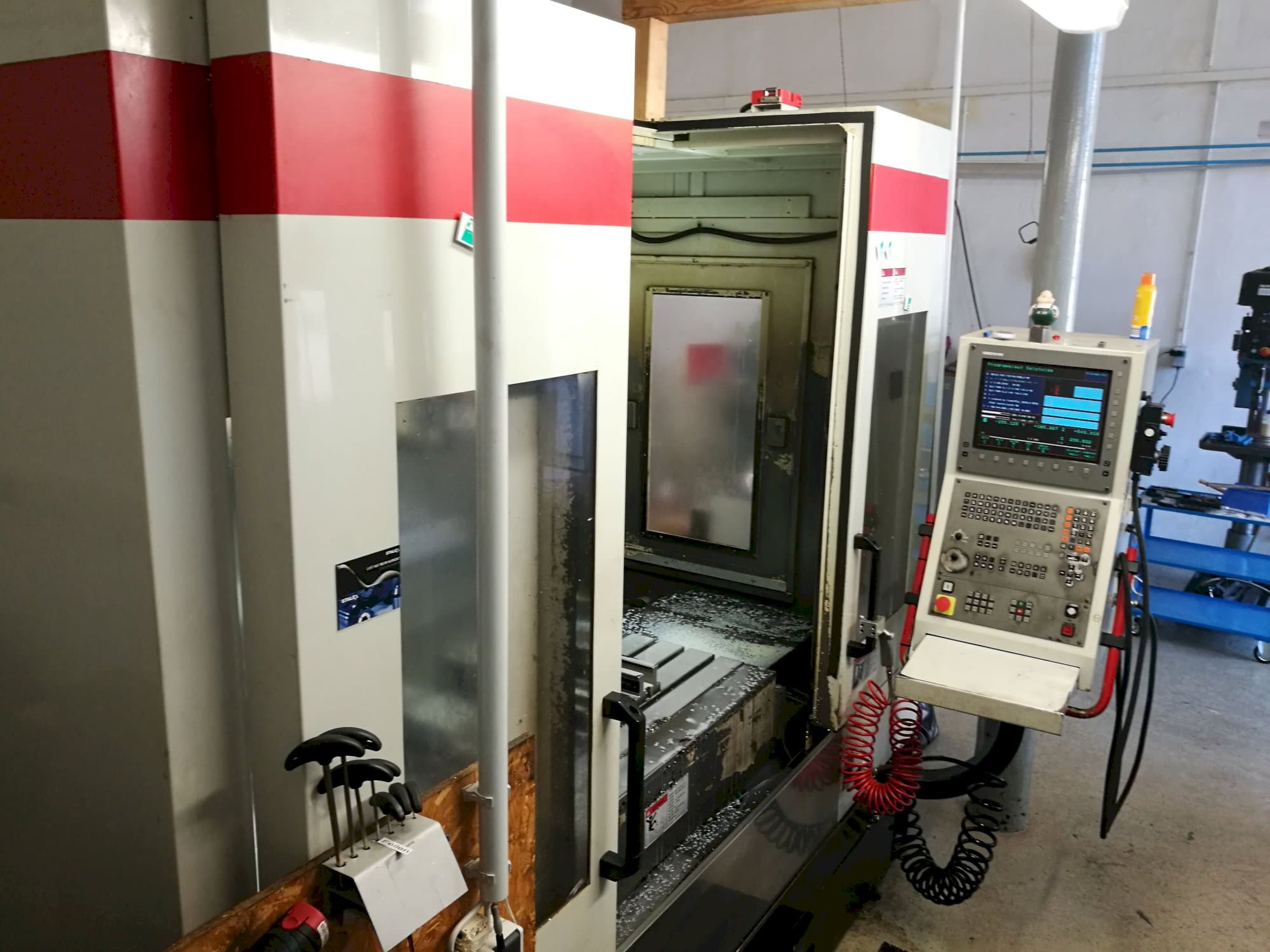 Mašīnas Quaser MV 204 II E skats  no kreisās puses