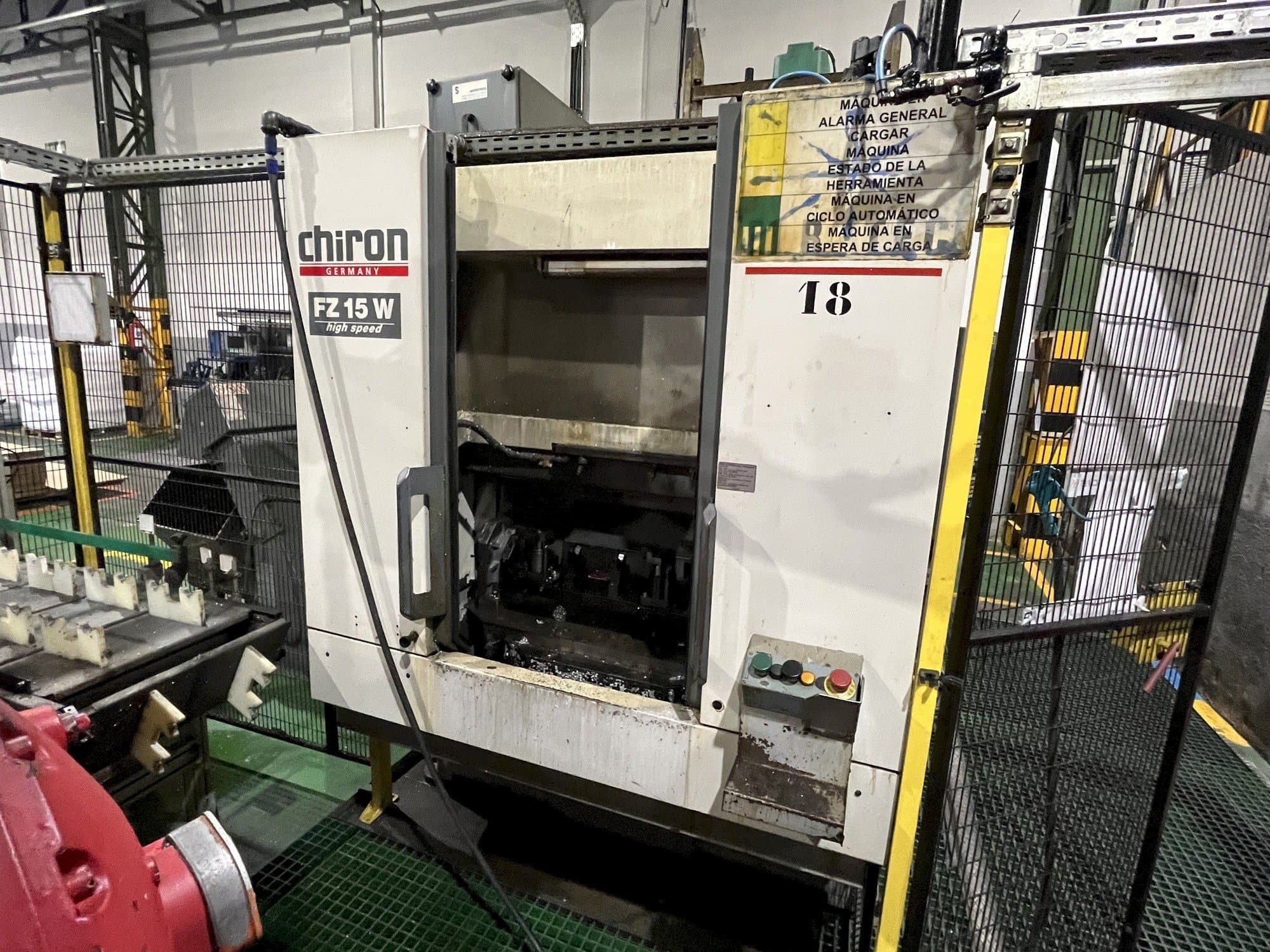 Mašīnas CHIRON FZ15W pretskats