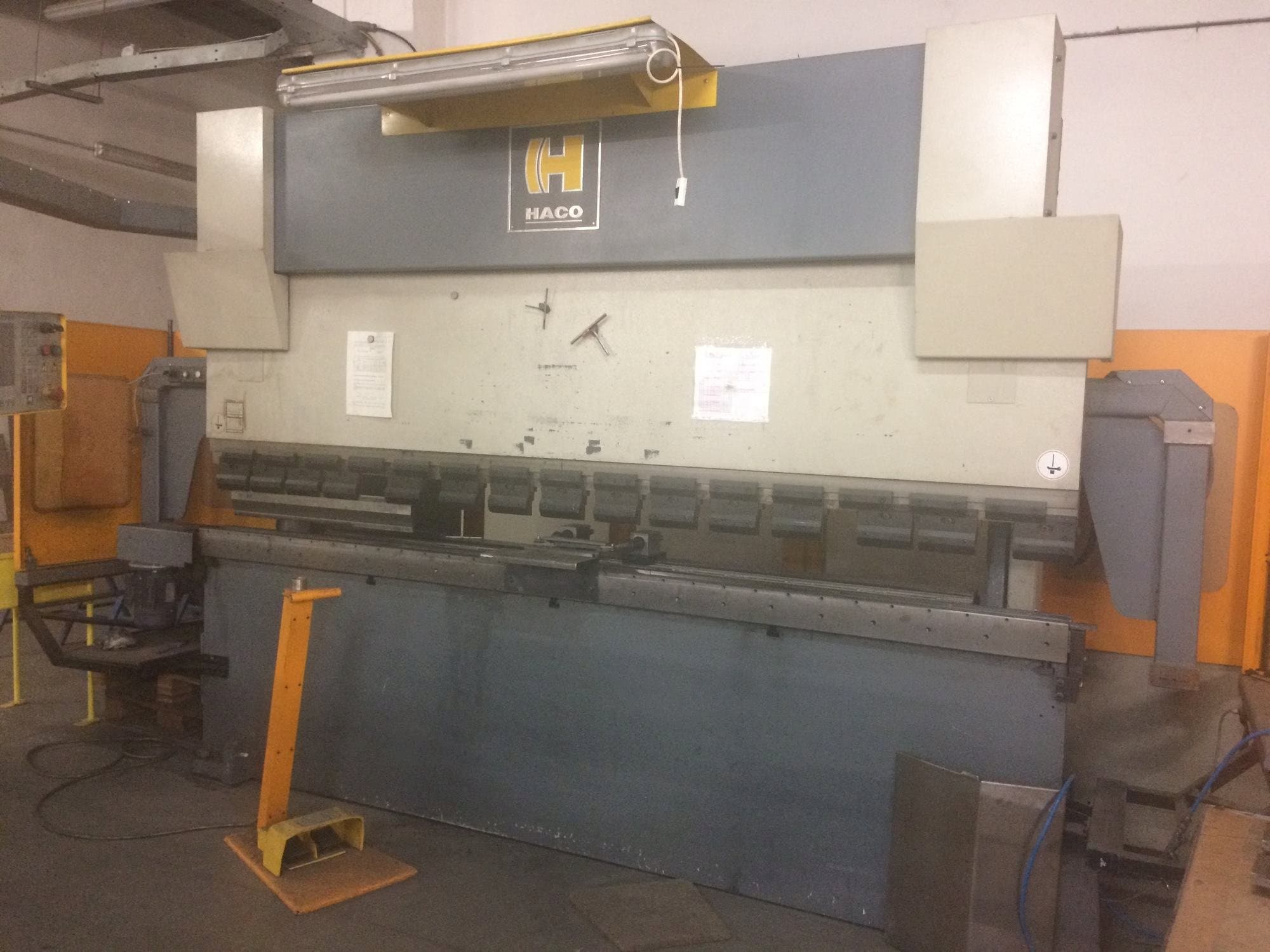 Mašīnas HACO EMR 30150 pretskats