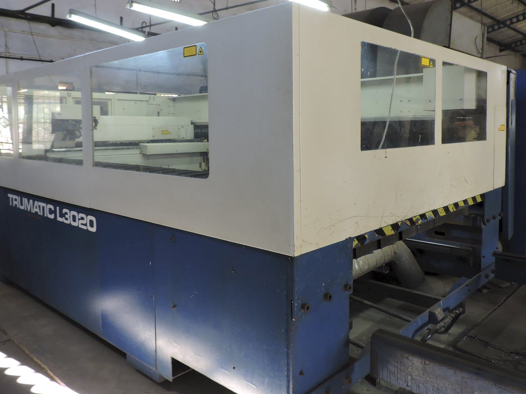 Mašīnas Trumpf skats Trumatic L3020 no labās puses