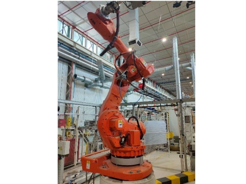 Mašīnas ABB IRB 6600-175/2.55 kreisās malas skats