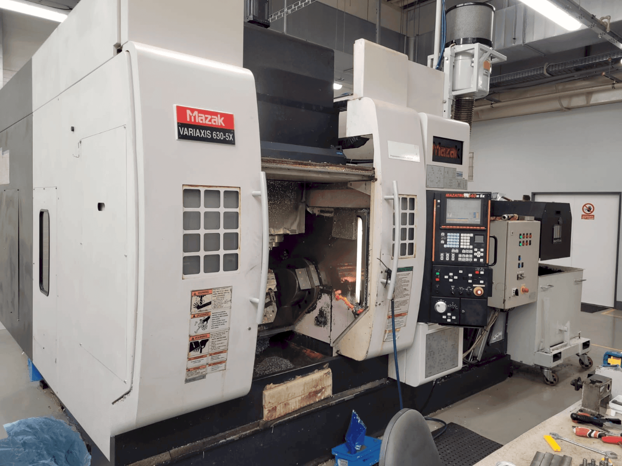 Mašīnas Mazak Variaxis 630-5X pretskats