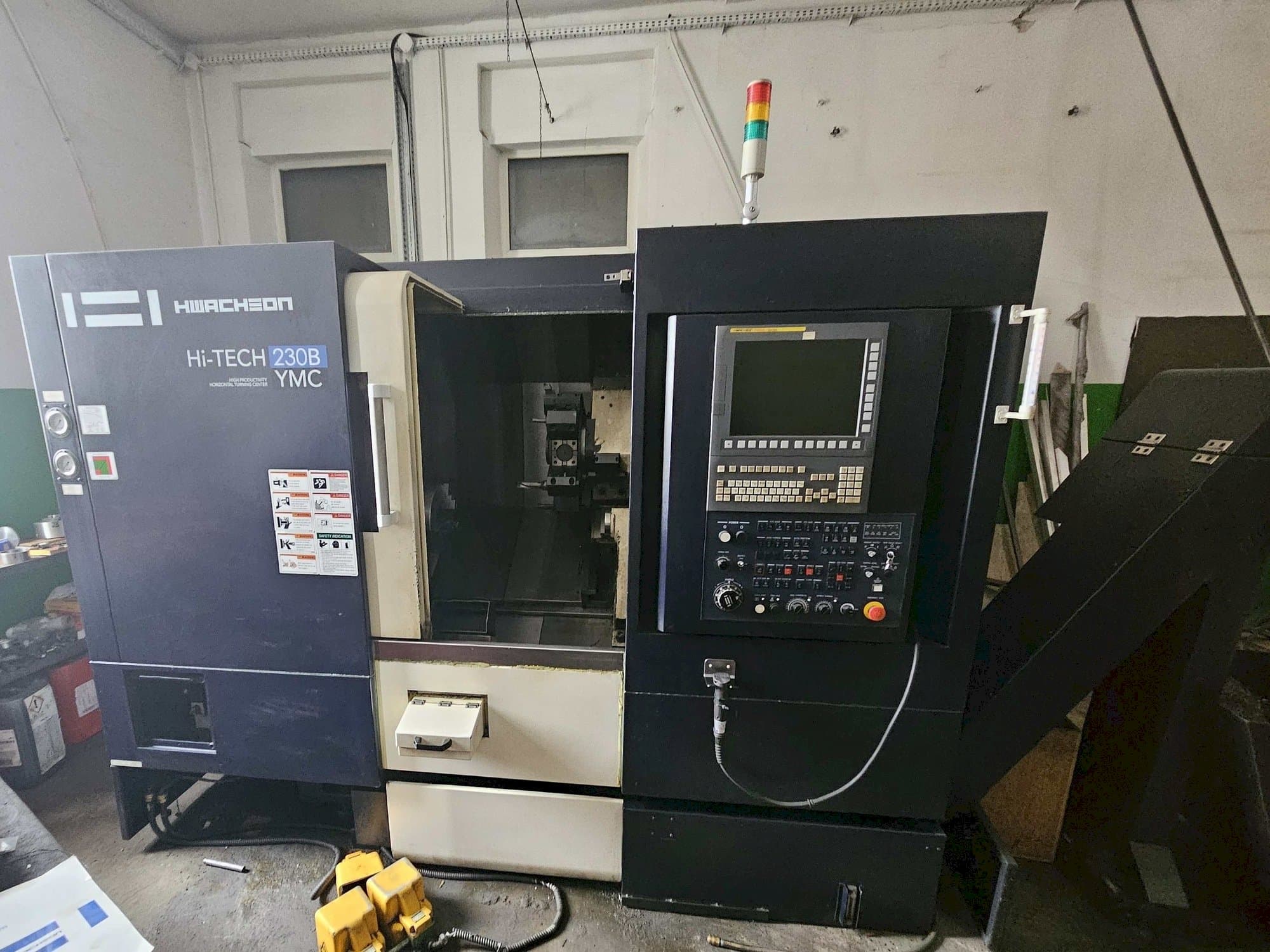 Mašīnas HWACHEON HI-TECH 230B YMC pretskats