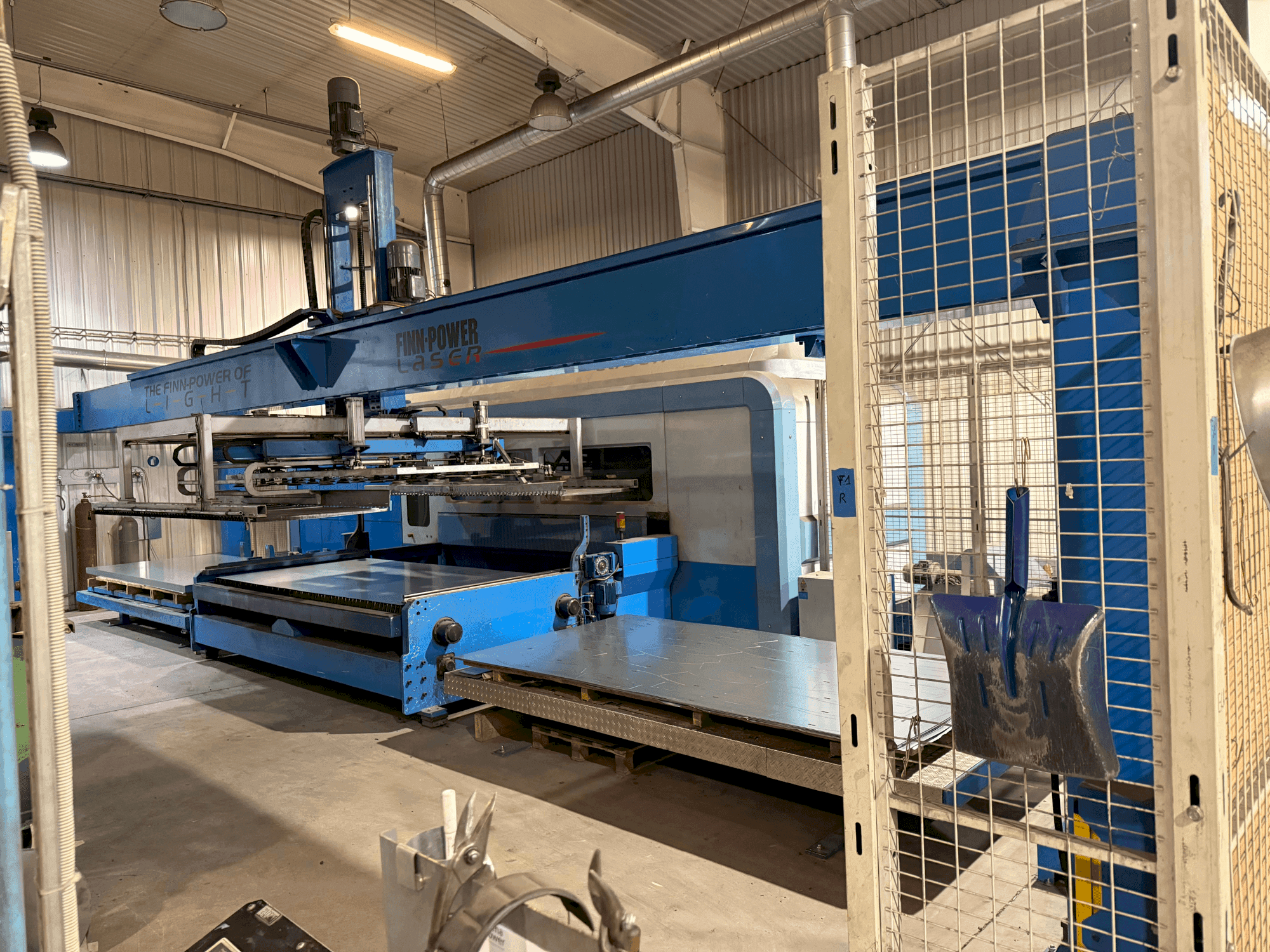 Mašīnas Finn-Power FPL6-BL pretskats